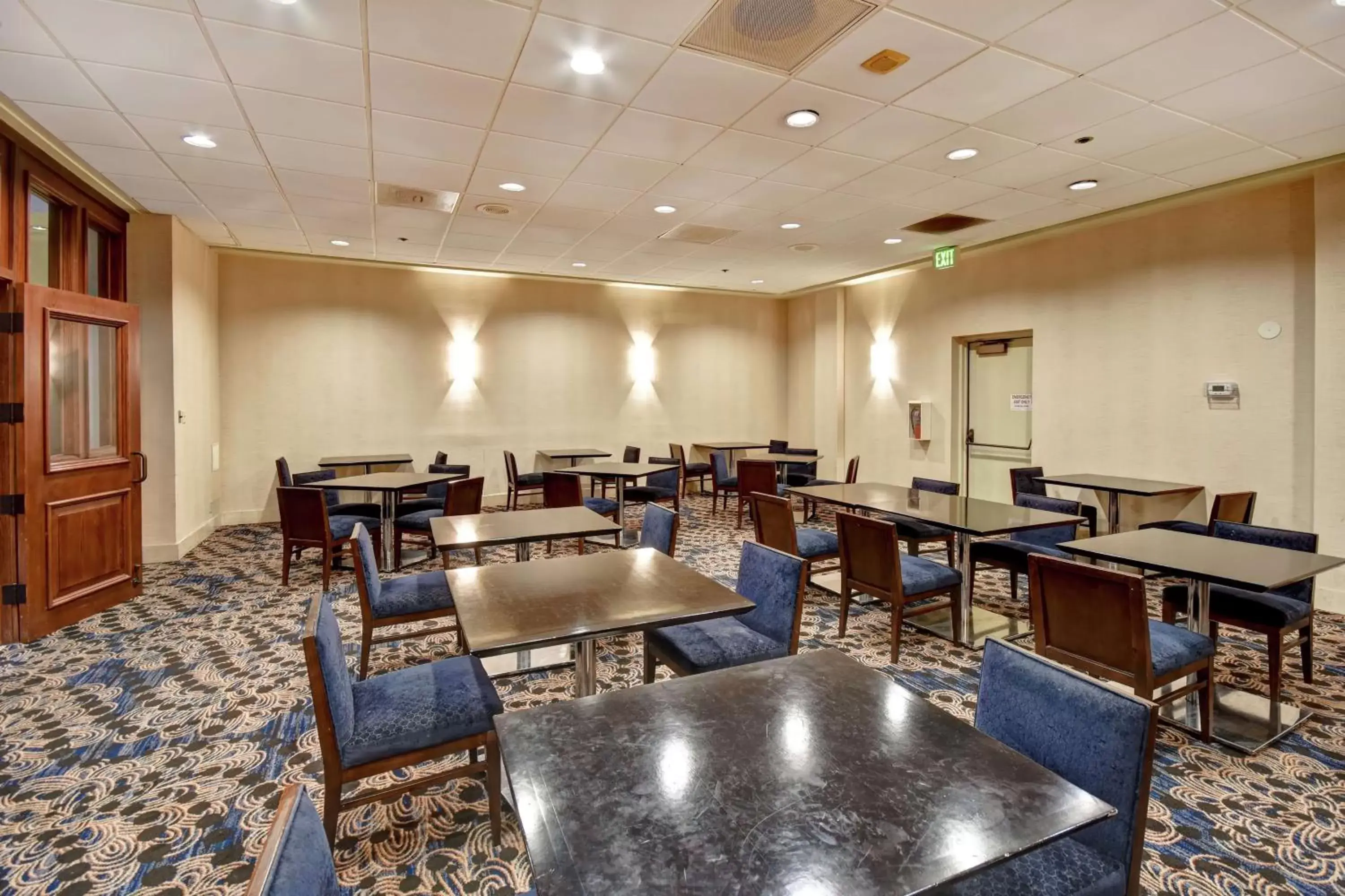 Meeting/conference room, Restaurant/Places to Eat in Embassy Suites by Hilton Santa Clara Silicon Valley