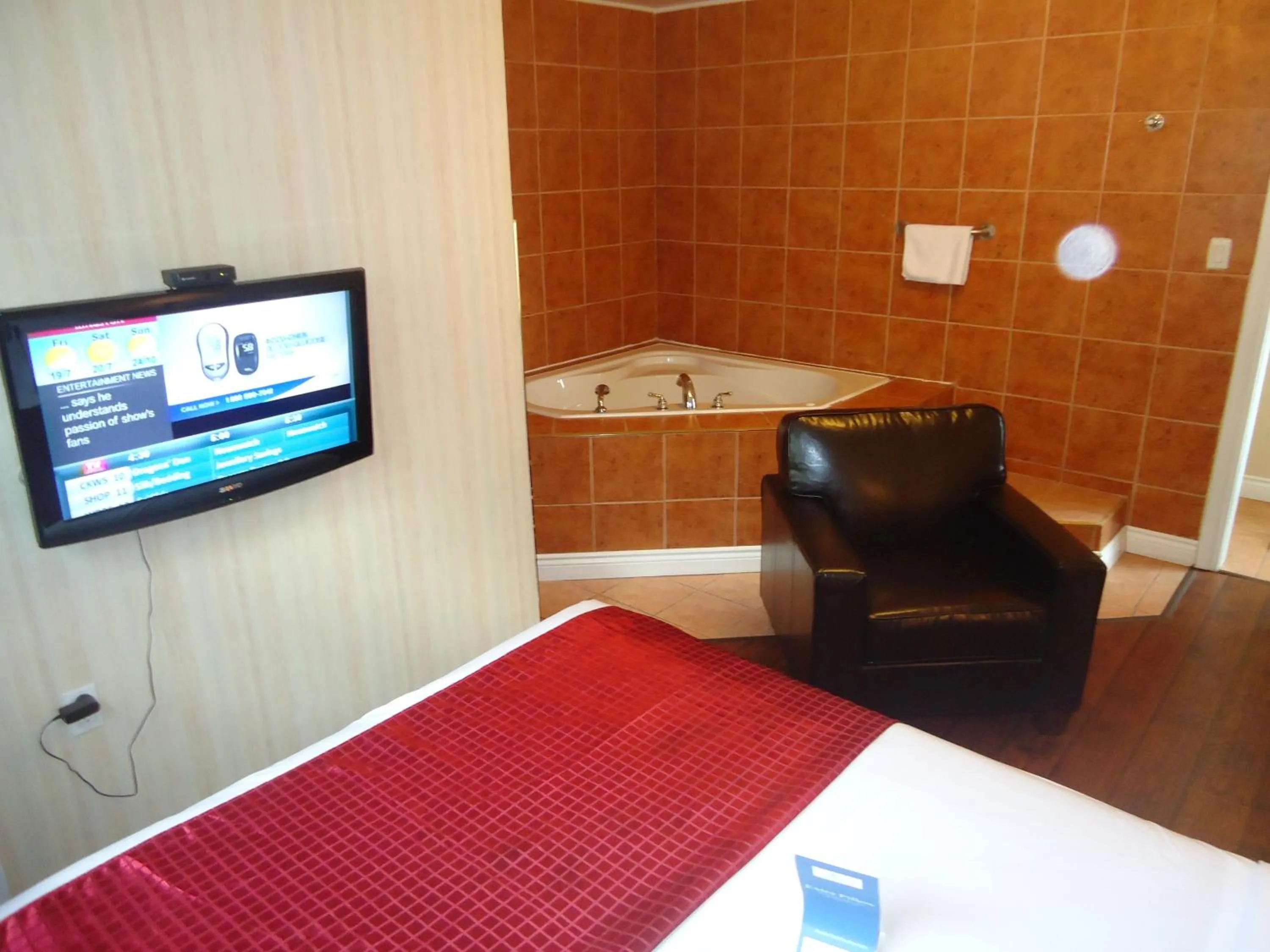 Decorative detail, Bed in Bayside Inn & Waterfront Suites