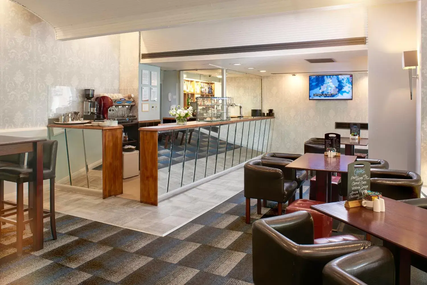 Lounge or bar, Restaurant/Places to Eat in St James Hotel