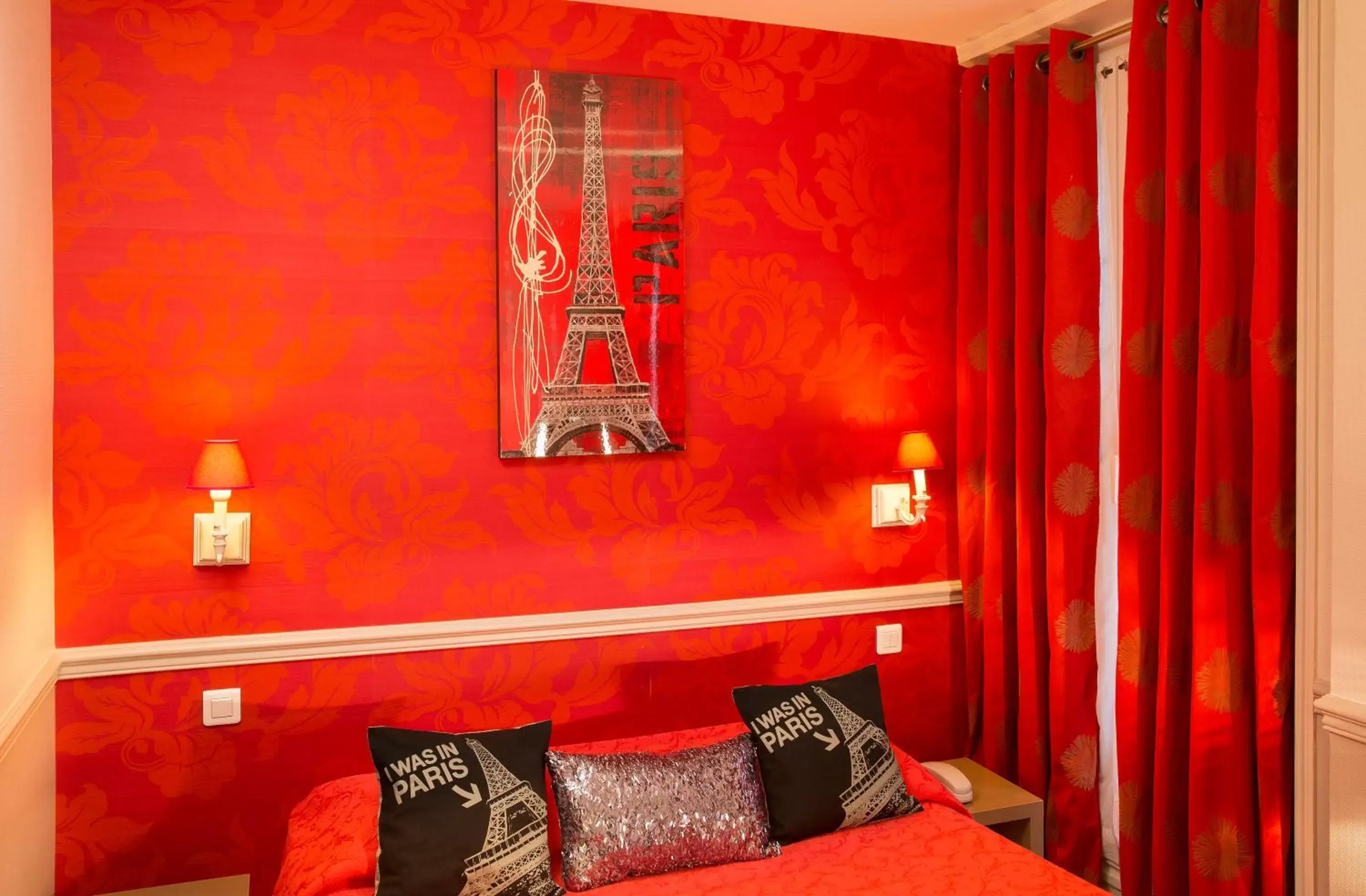 Bedroom, Bed in Hotel De La Cite Rougemont