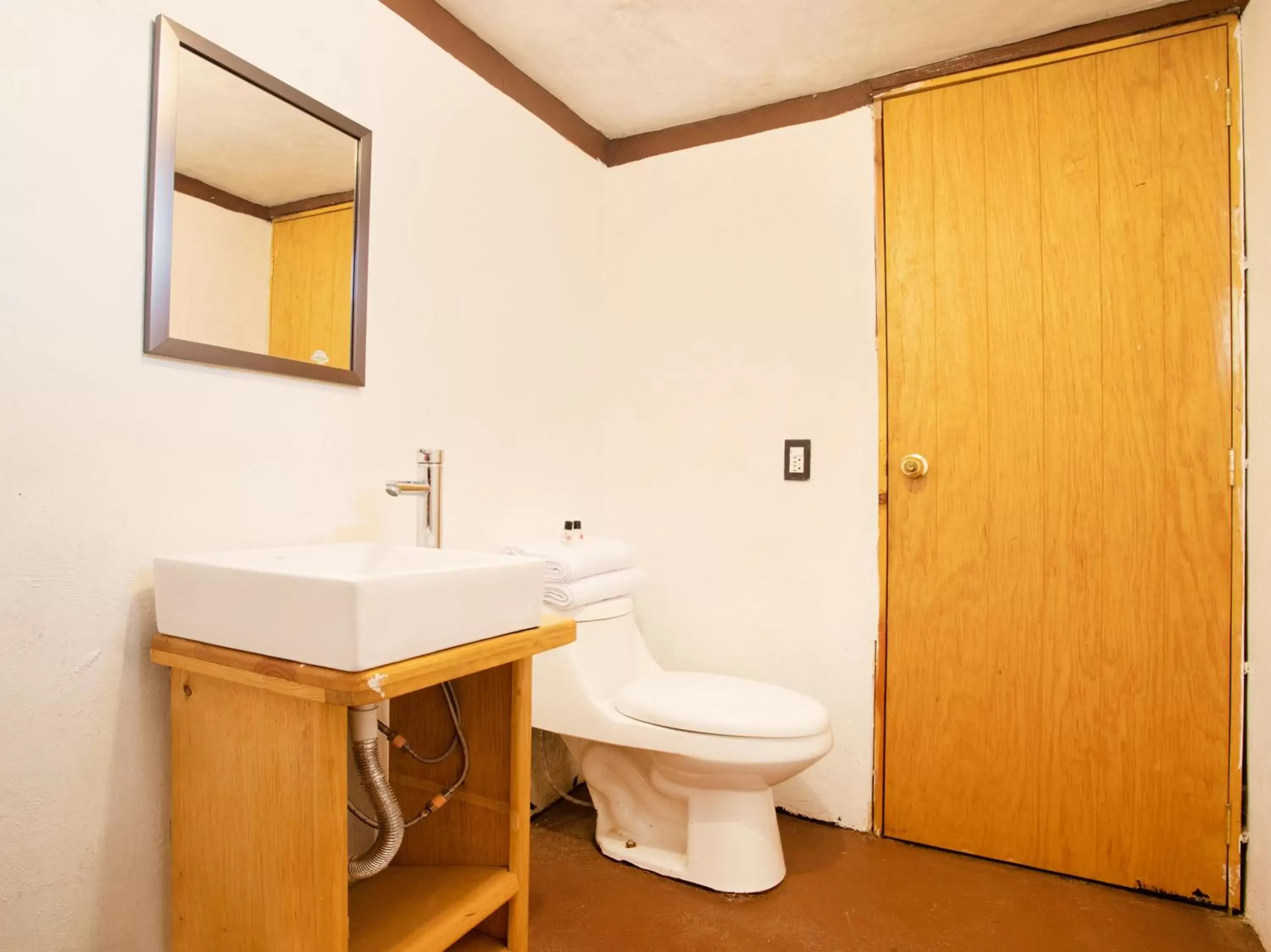 Toilet, Bathroom in Hotel Villa Xtreme