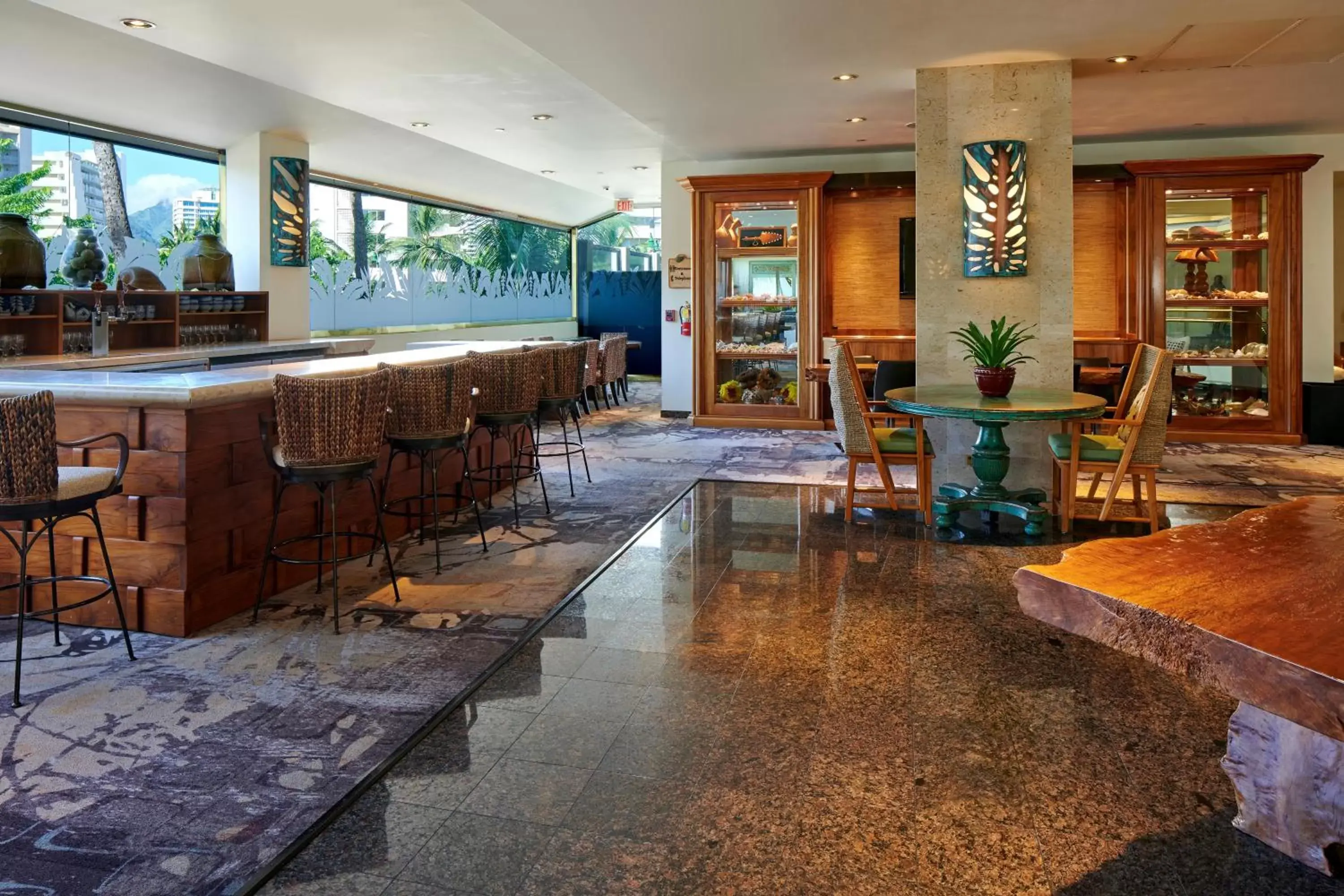 On site, Lounge/Bar in Luana Waikiki Hotel & Suites