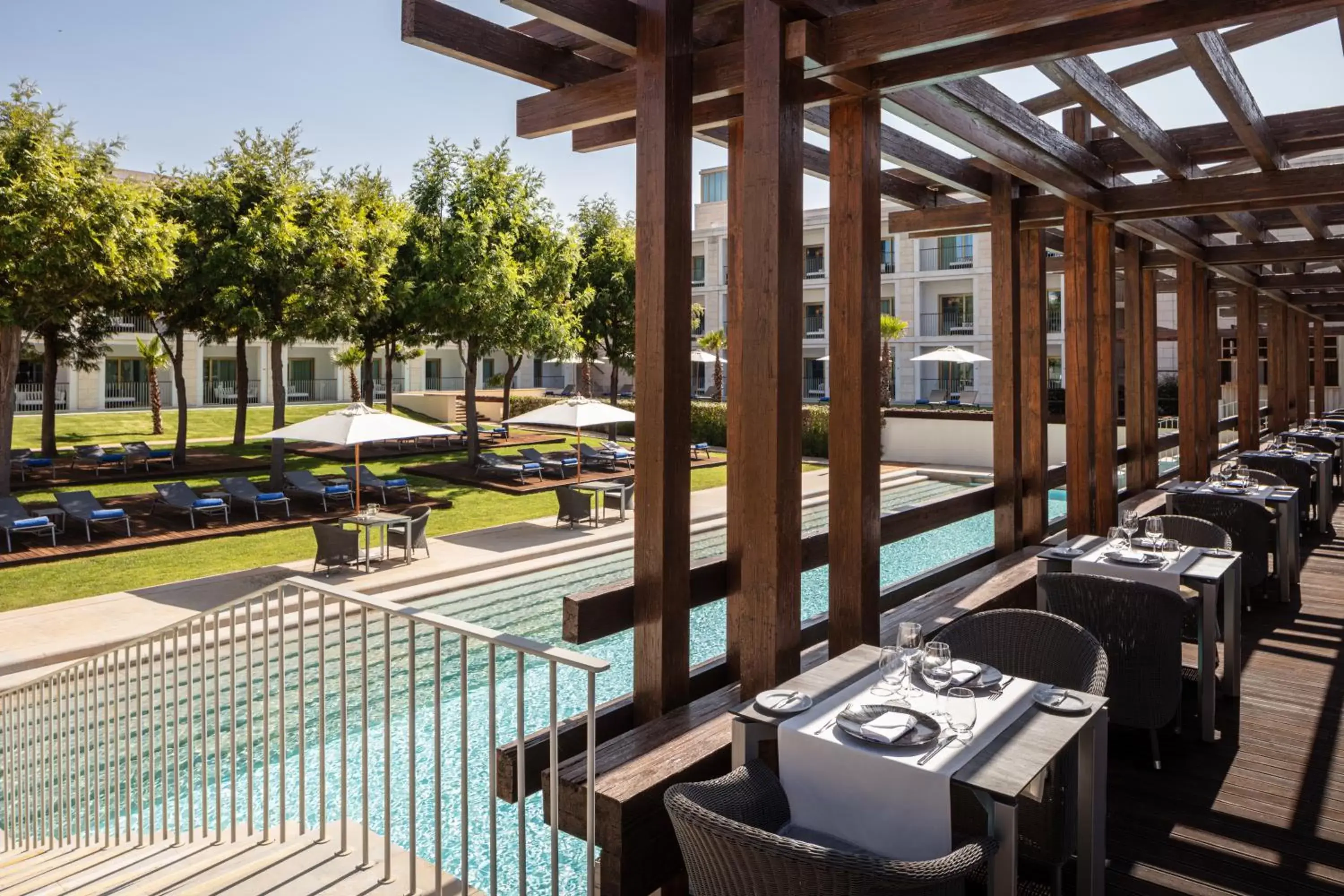 Restaurant/places to eat, Pool View in Anantara Vilamoura Family Friendly