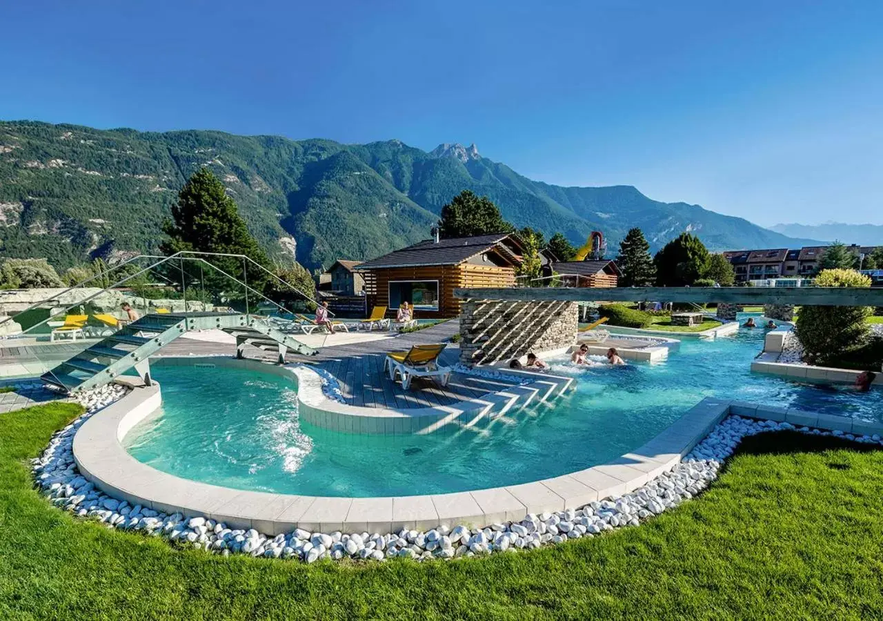 Swimming Pool in Hôtel des Bains de Saillon