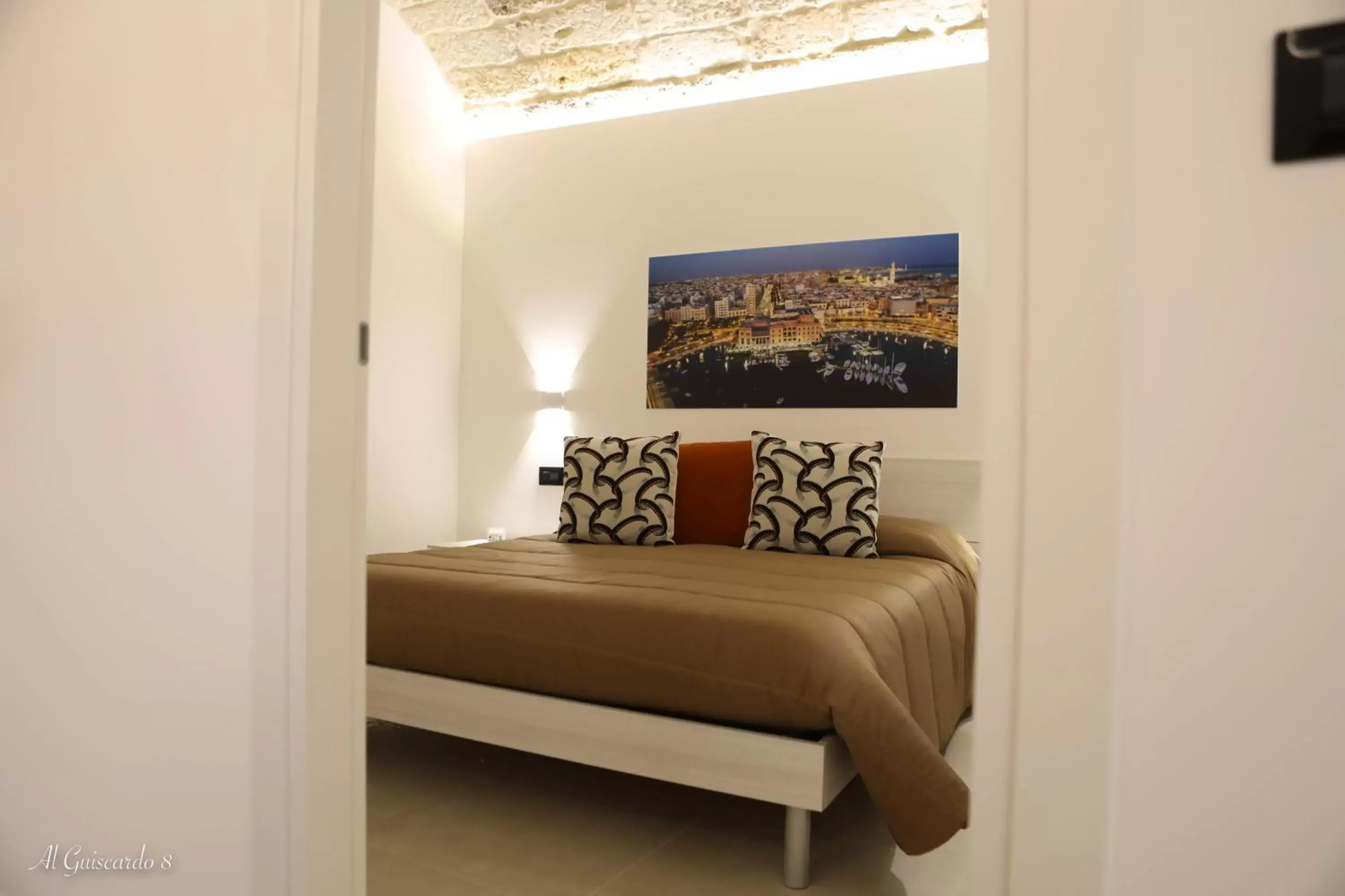 Photo of the whole room, Bed in Al Guiscardo 8