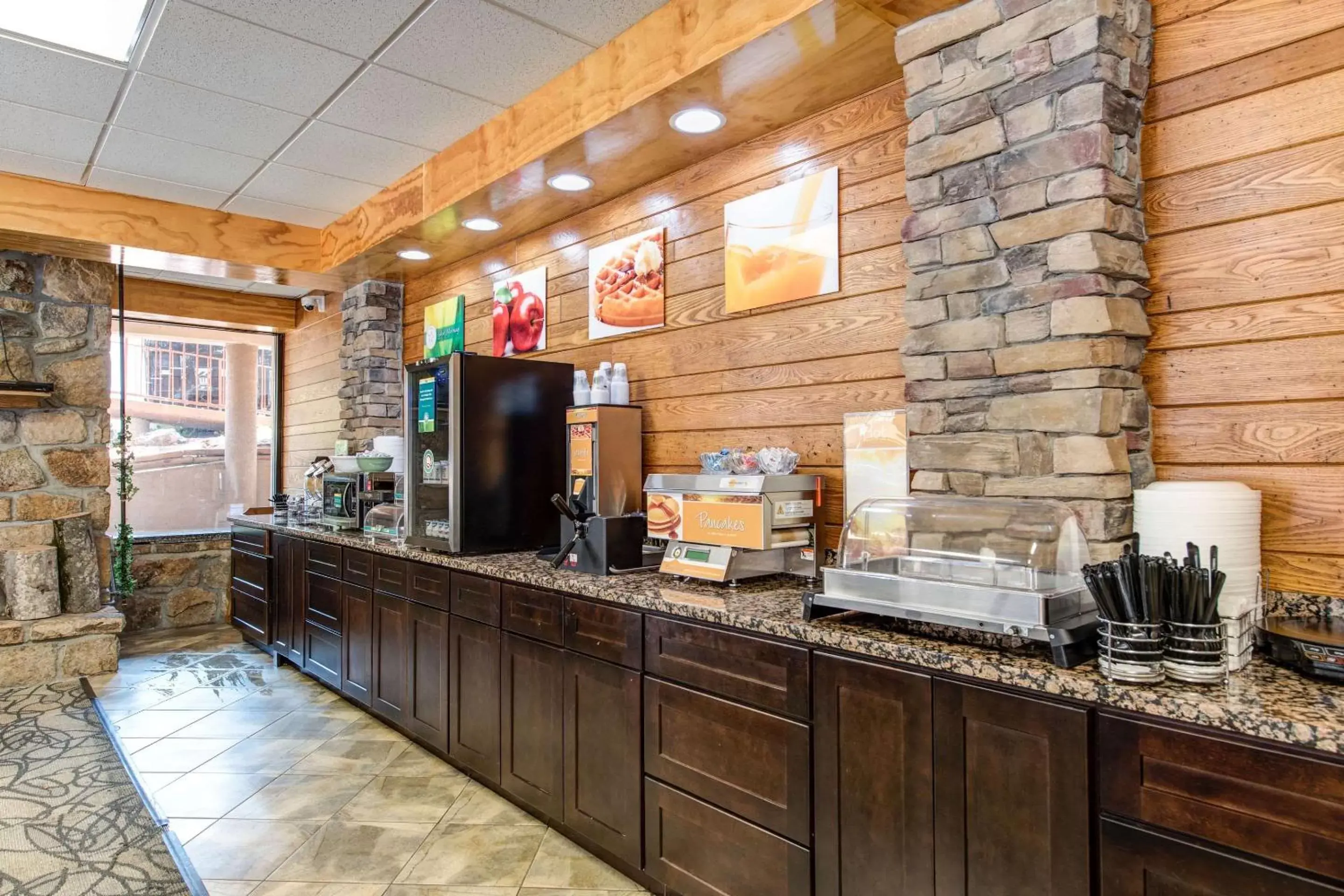 Restaurant/places to eat in Quality Inn Creekside - Downtown Gatlinburg Restaurant/places to eat in Quality Inn Creekside - Downtown Gatlinburg