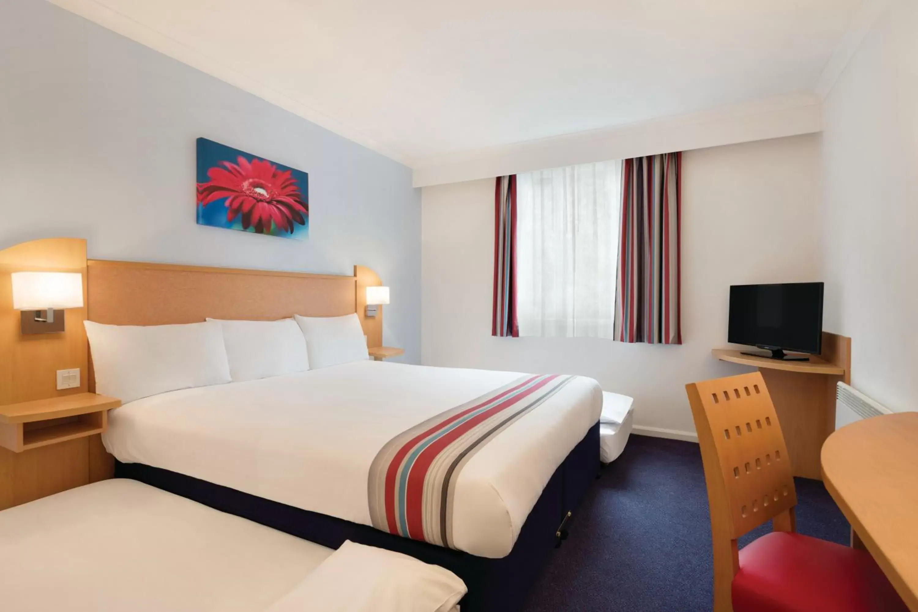 Photo of the whole room, Bed in Ramada Wakefield