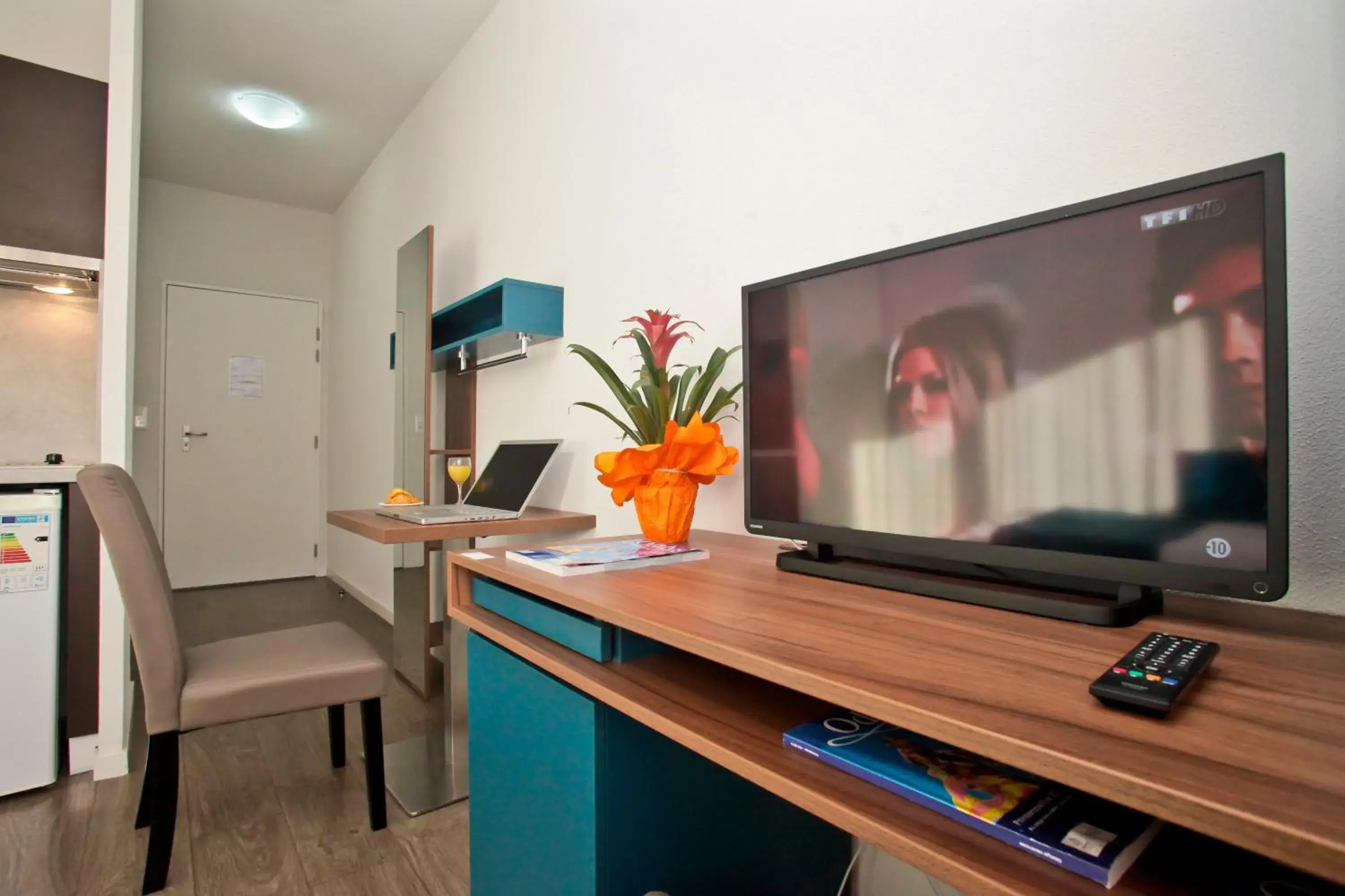 TV and multimedia, TV/Entertainment Center in Apparthotel Odalys Tours