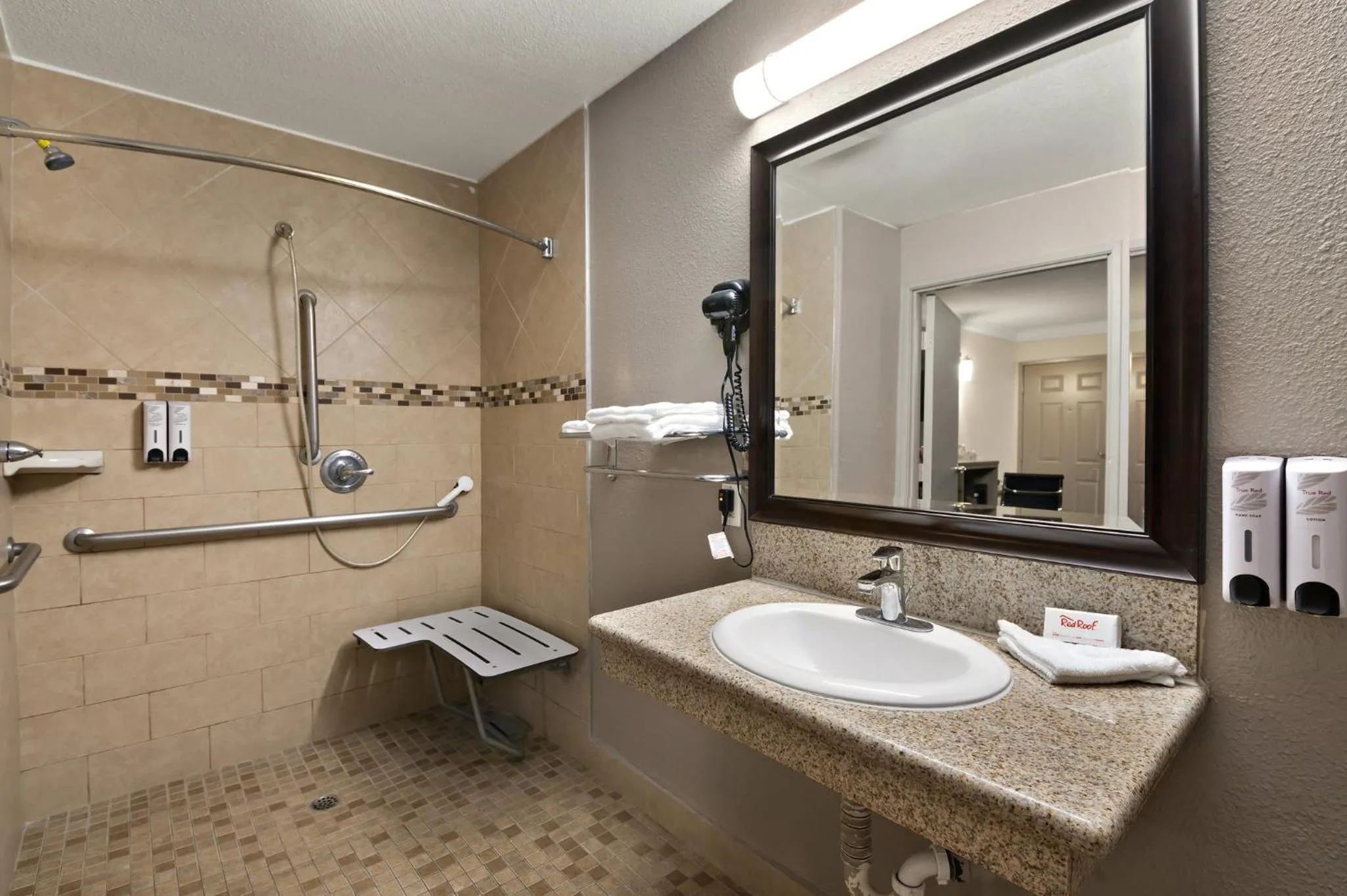 Bathroom in Red Roof Inn Los Angeles - Bellflower