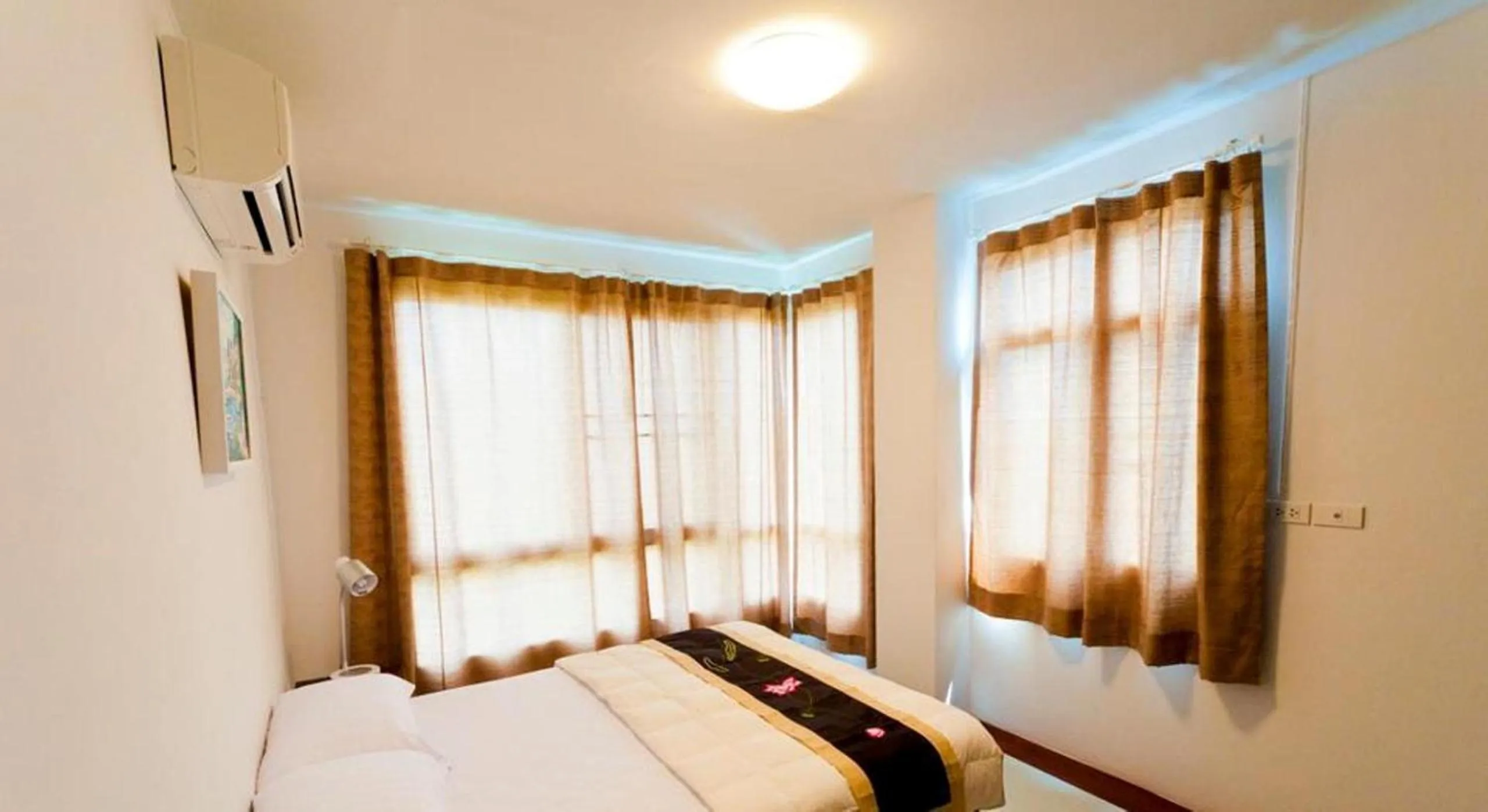 Bed in The Meet Green Apartment