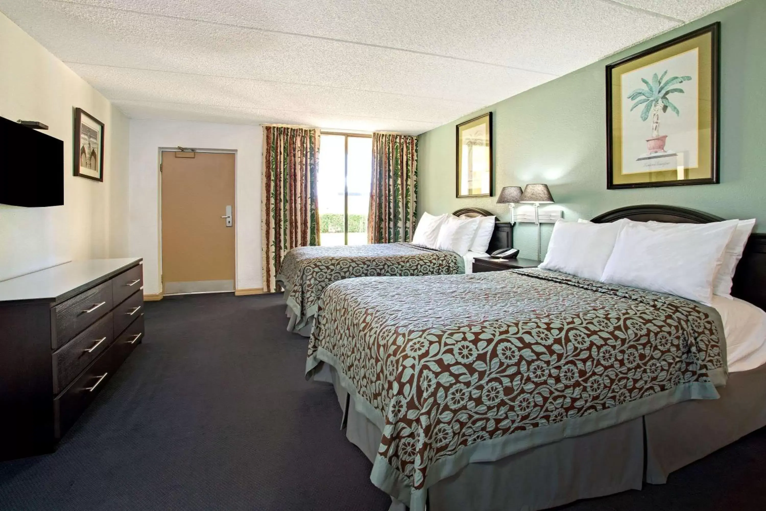 Photo of the whole room, Bed in Days Inn by Wyndham Orlando Airport Florida Mall