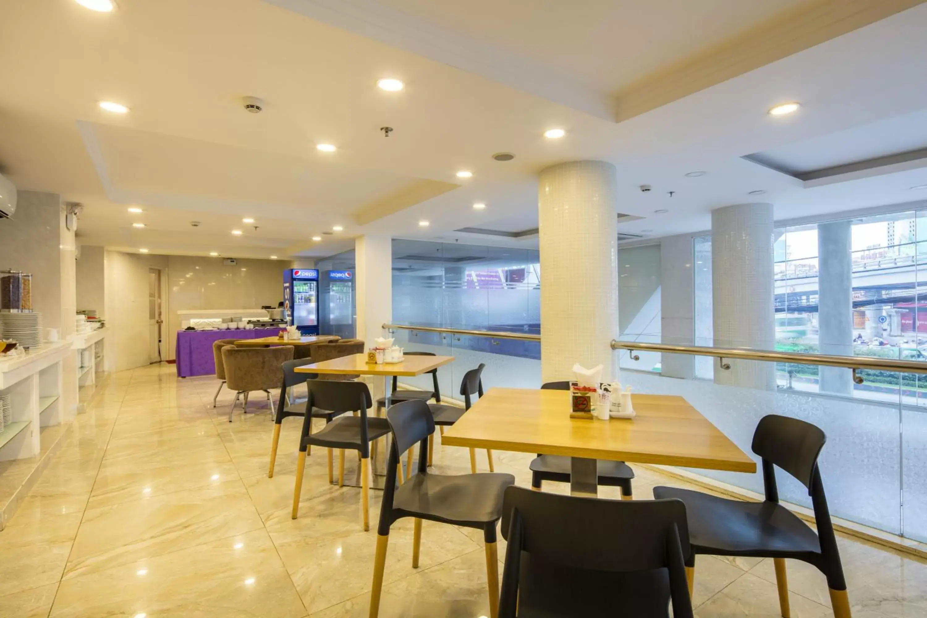 Food and drinks, Restaurant/Places to Eat in TTC Hotel - Airport