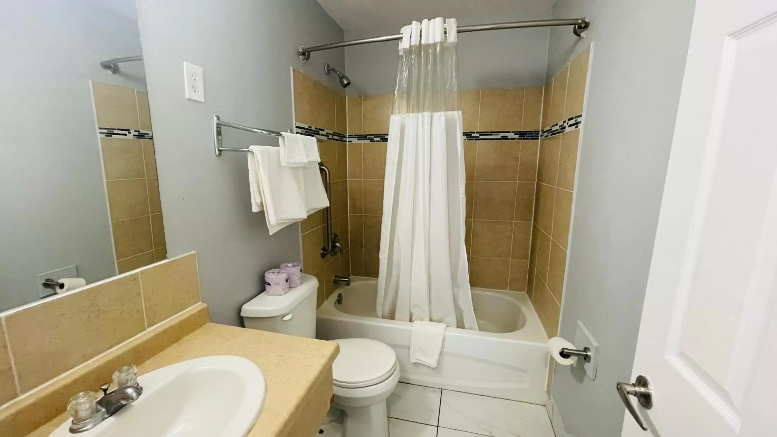 Shower, Bathroom in Falls Lodge by the Falls (Formerly Knights Inn)