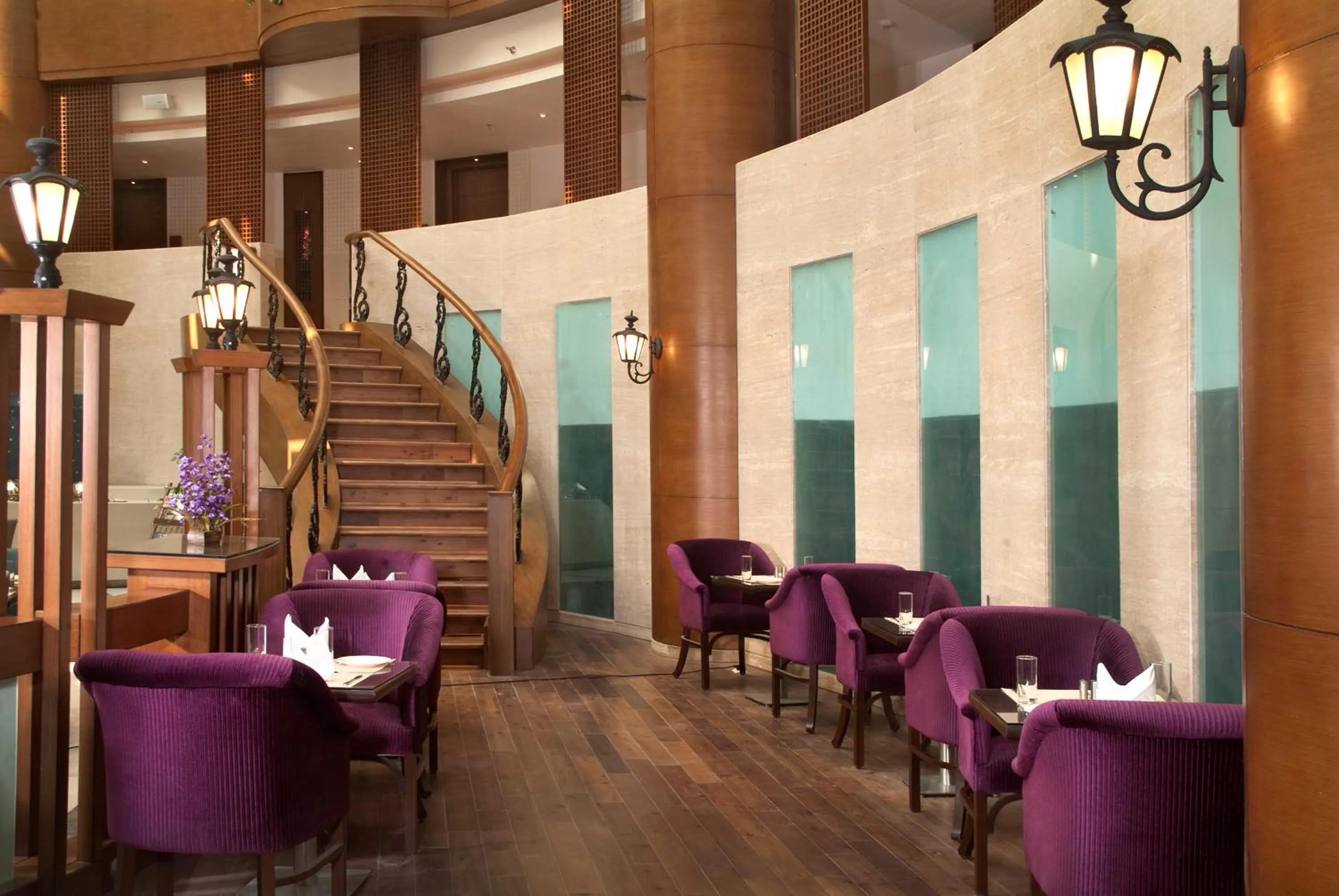 Lounge or bar in Savoy Suites Greater Noida