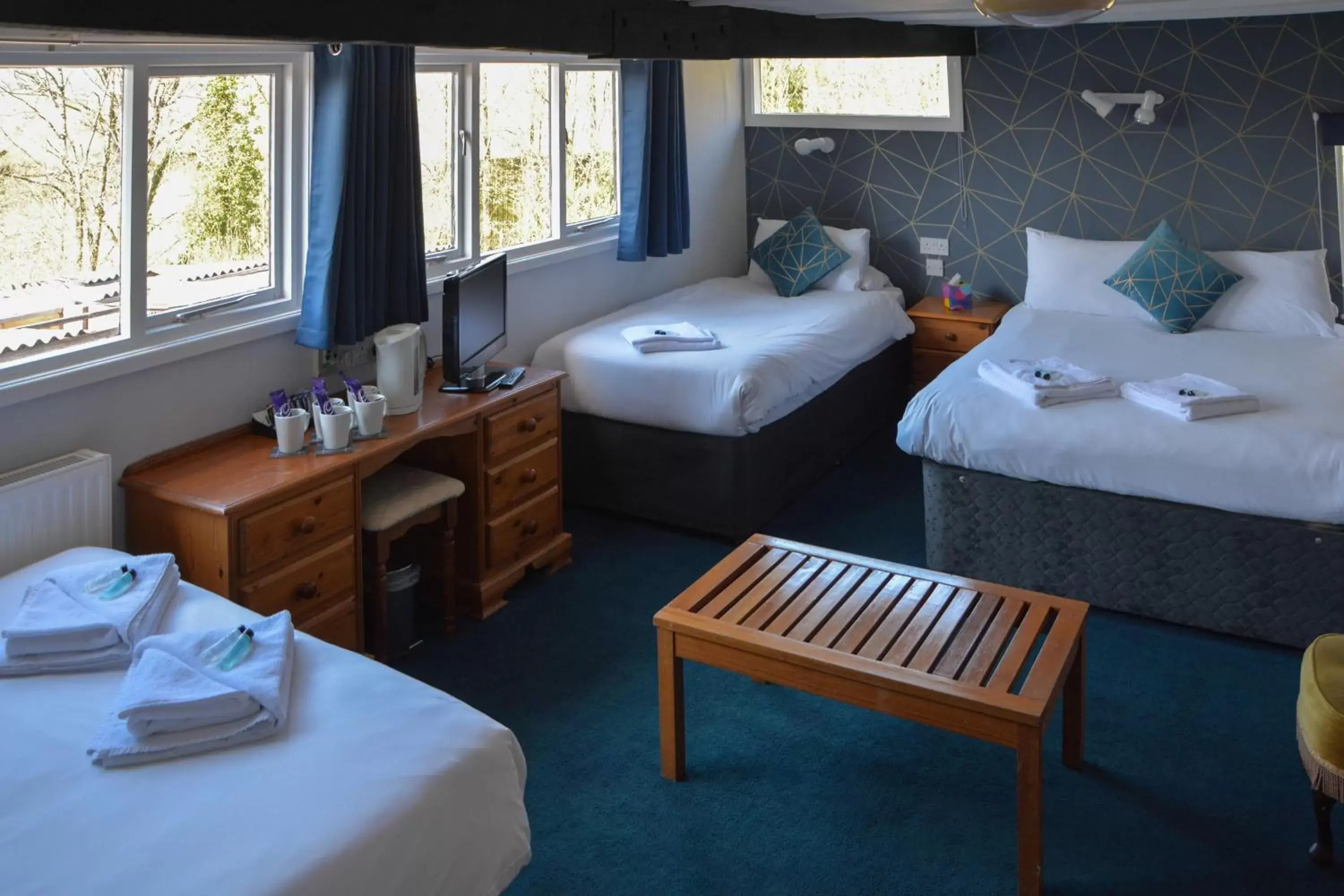 Family Room with Private Bathroom in Llanerch Inn Family Room with Private Bathroom in Llanerch Inn