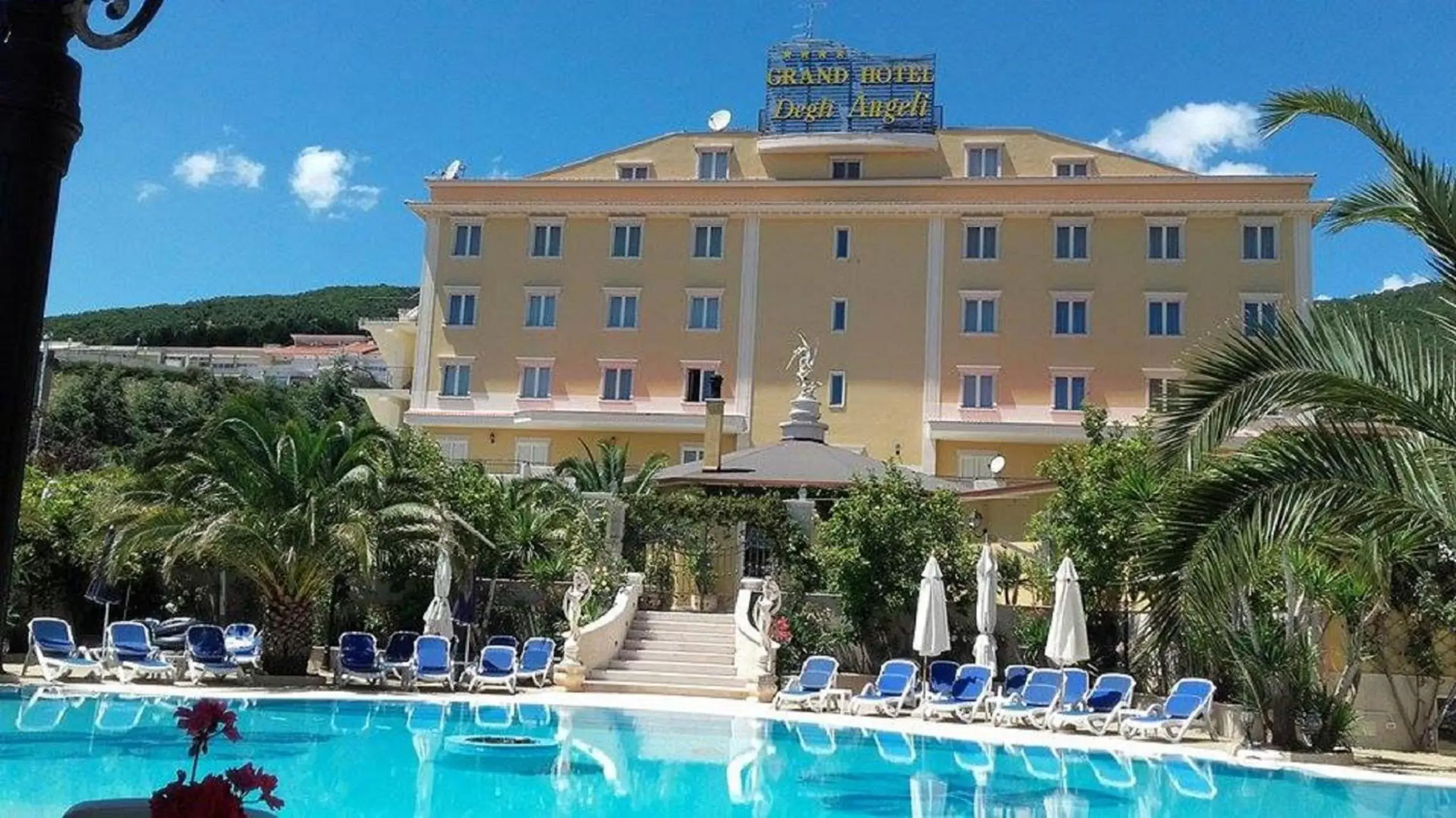 Property building, Swimming Pool in Grand Hotel degli Angeli