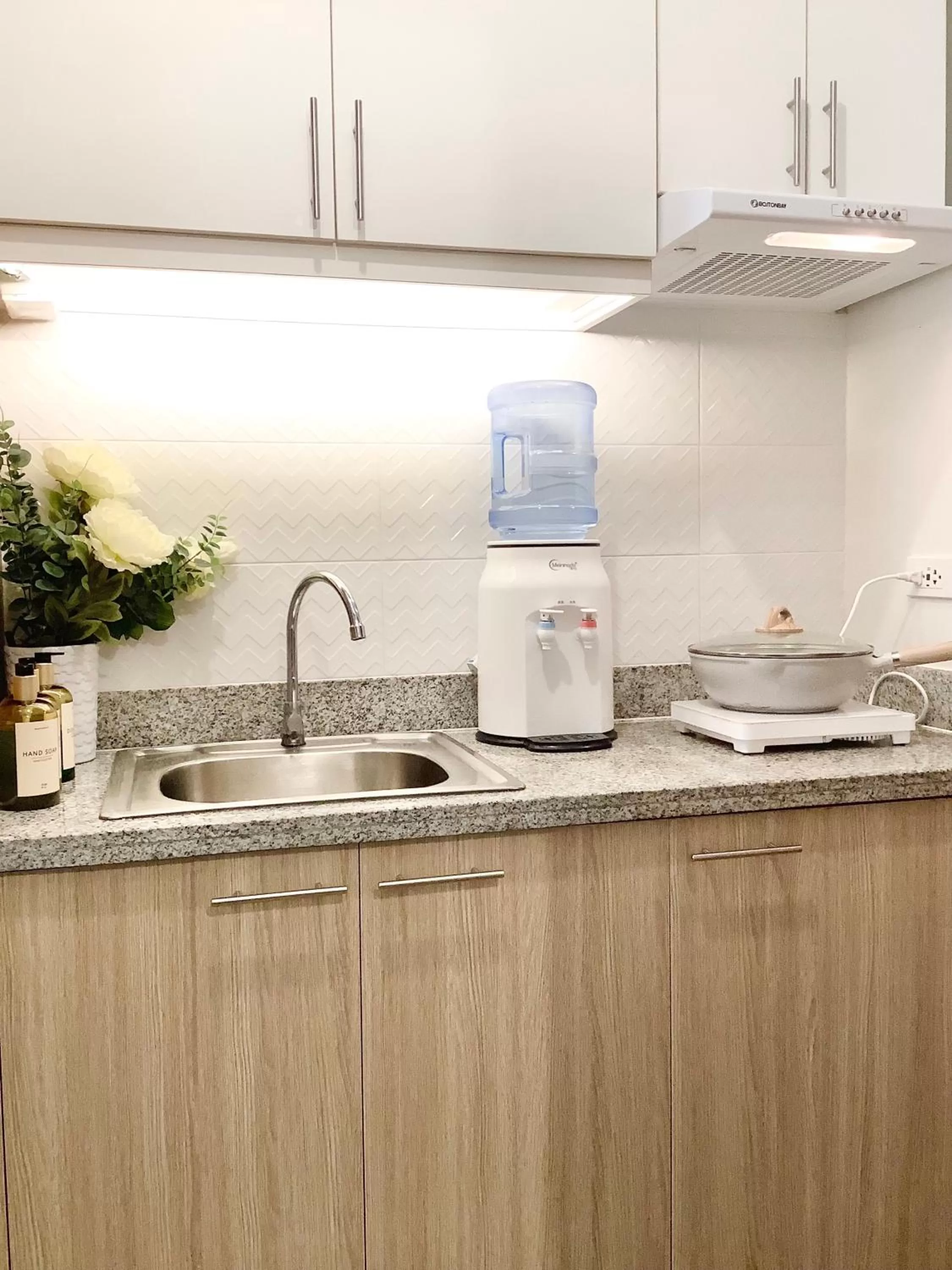 kitchen in AZRA Bacolod at Mesavirre Garden Residences