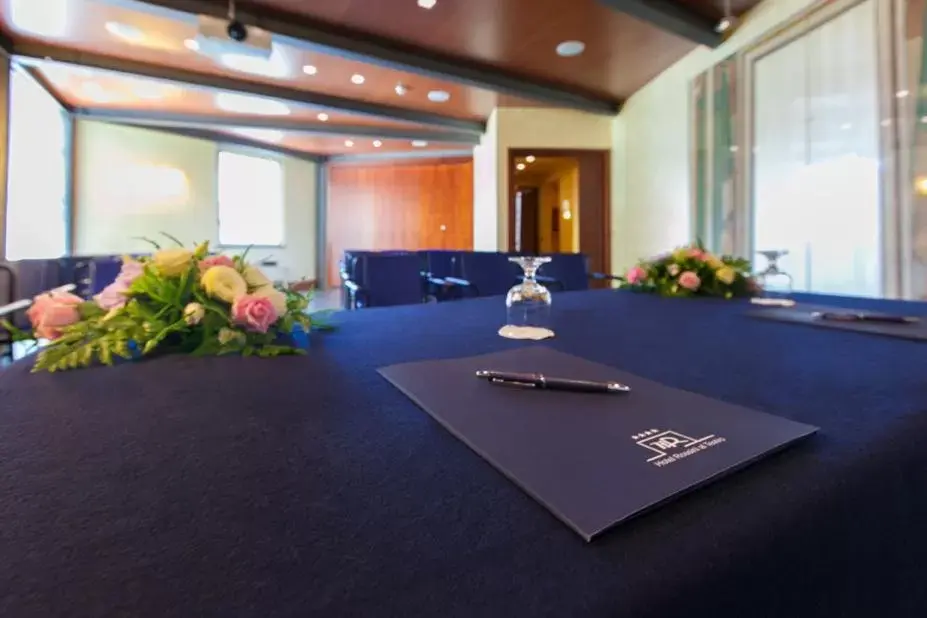 Business facilities in Hotel Rossini Al Teatro