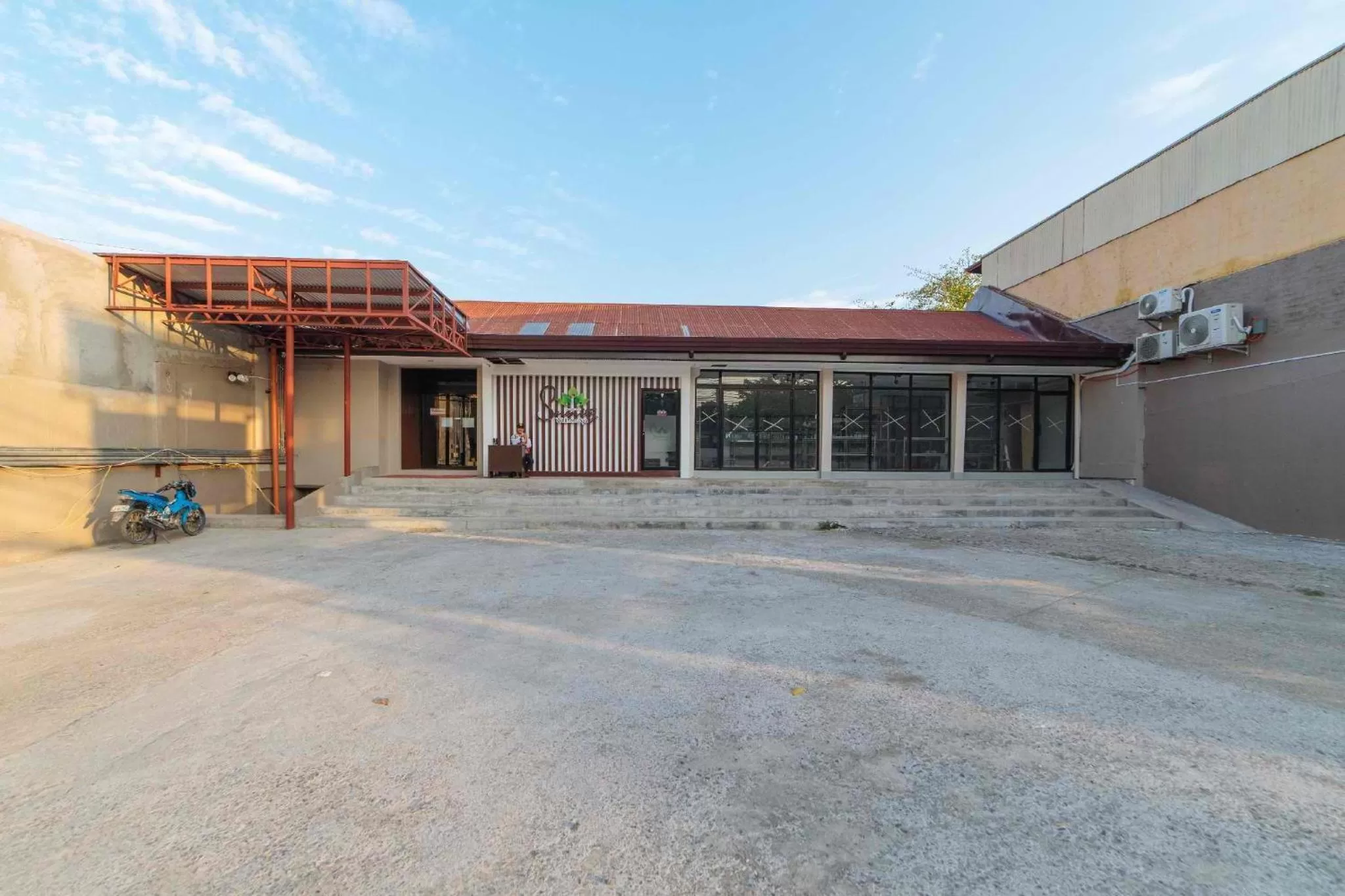 Property building in RedDoorz at Travelers Inn Bajada Davao
