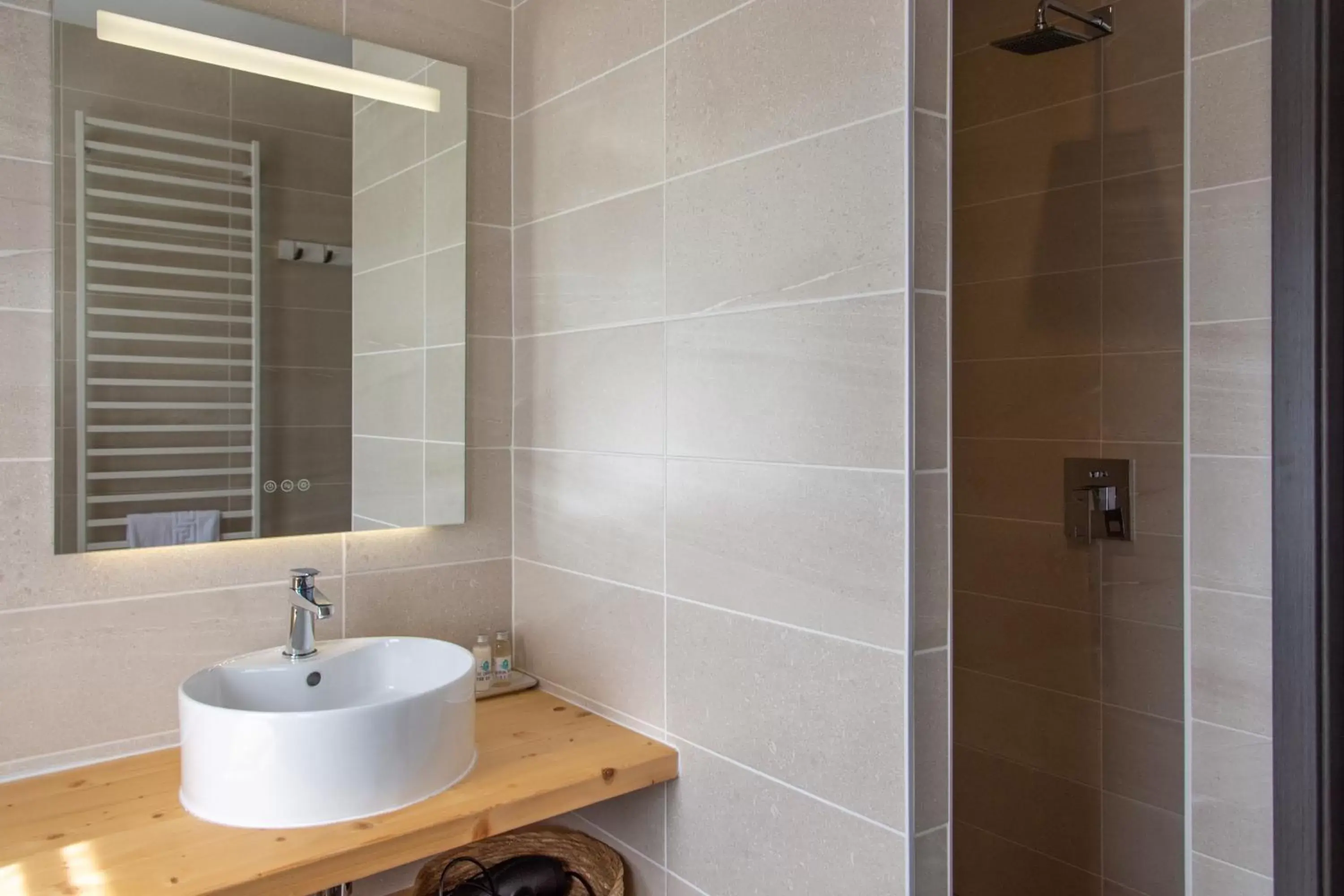 Bathroom in Amodo Lodge