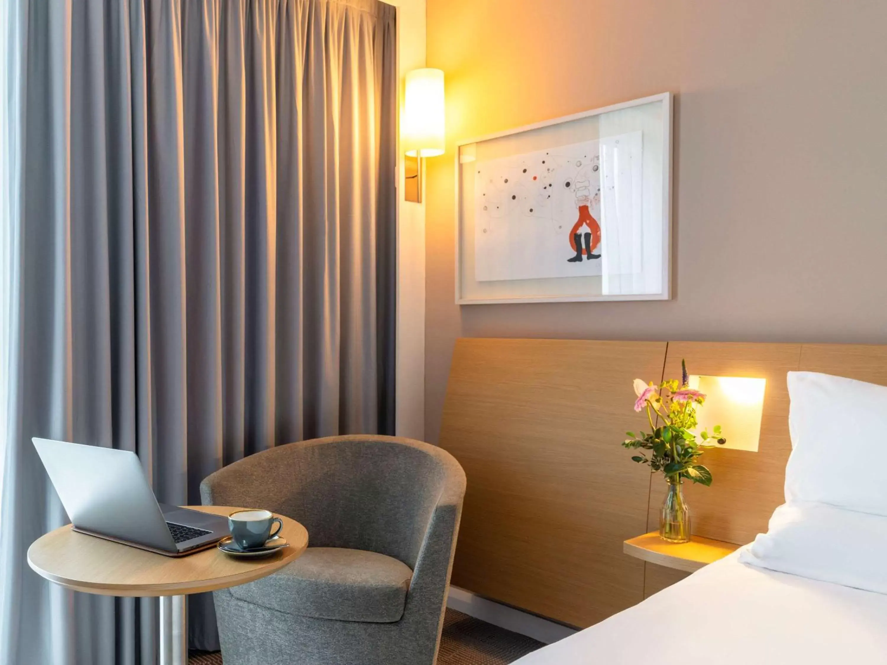 Bedroom, Seating Area in Novotel Edinburgh Park