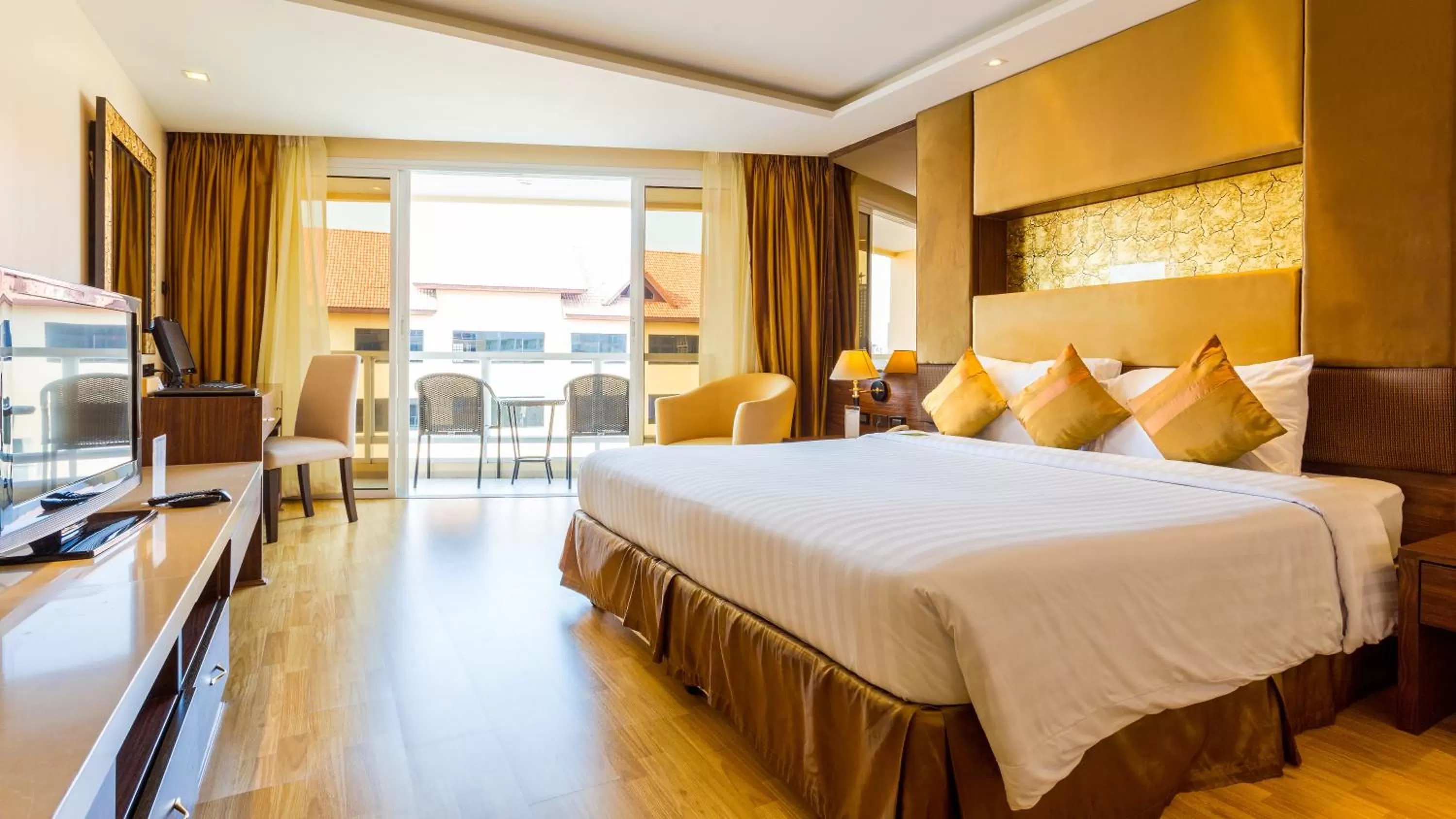 Day, Bed in Nova Gold Hotel Pattaya
