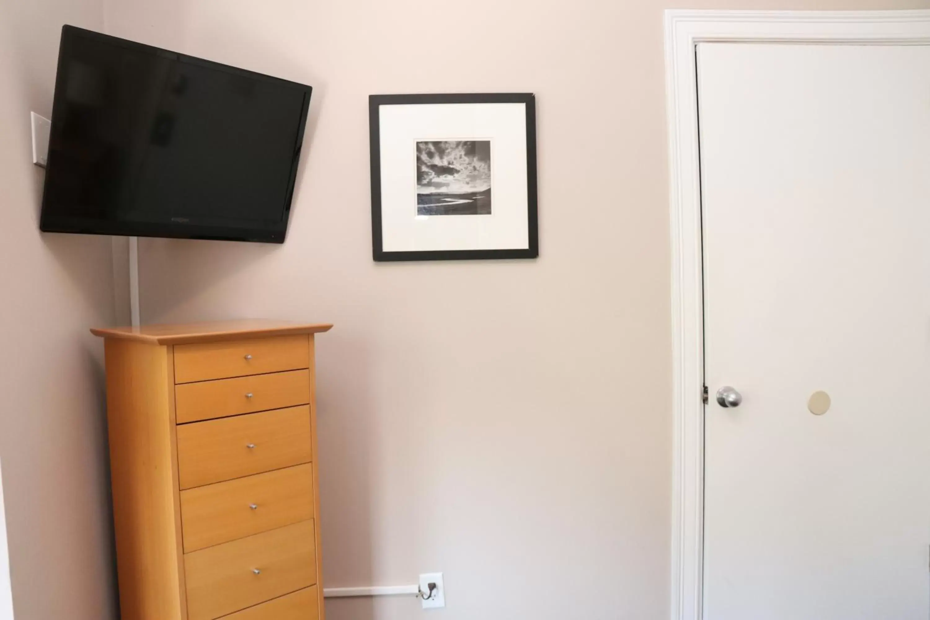 TV and multimedia, TV/Entertainment Center in Heart of South End, Convenient, Comfy Studio #22