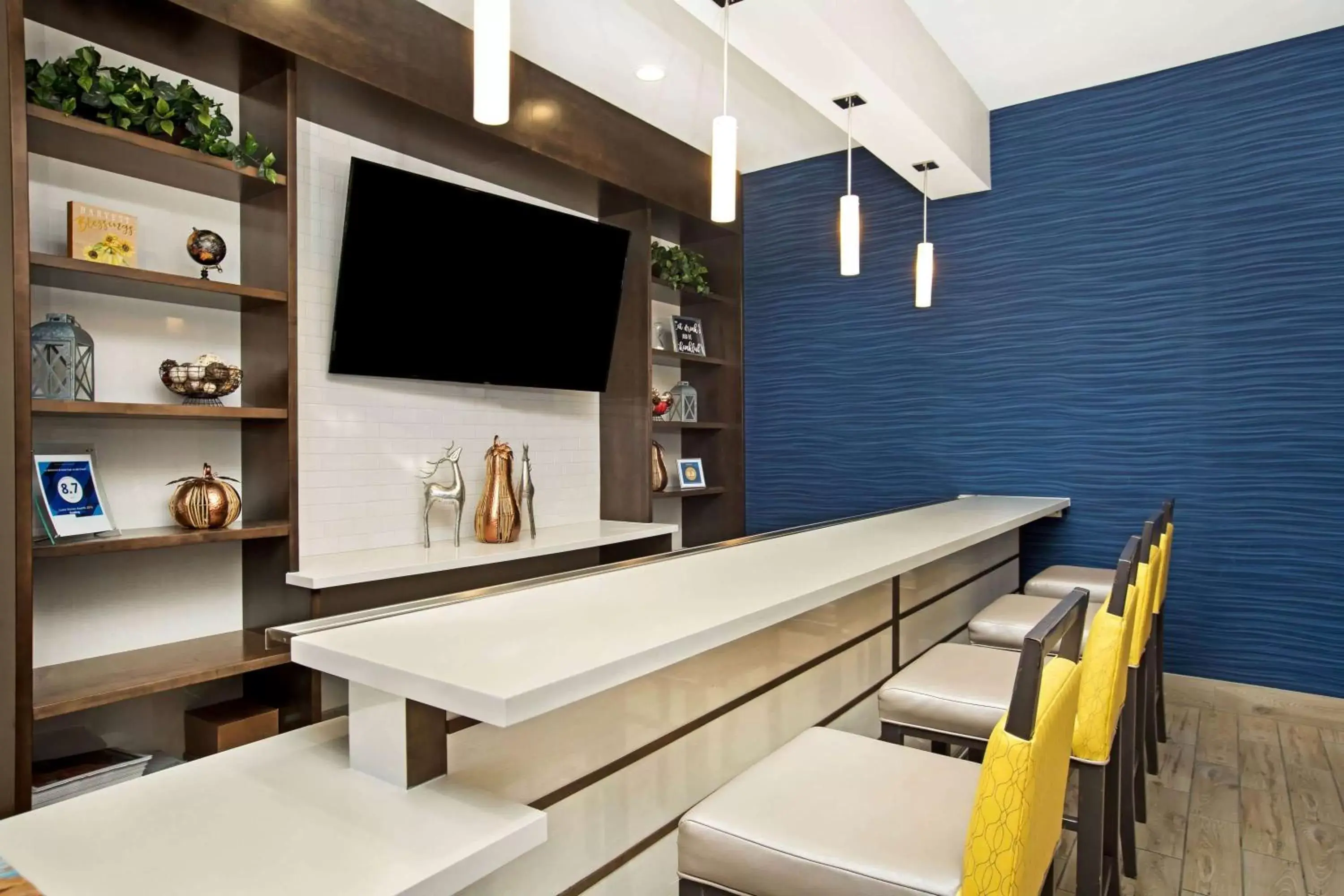 Lounge or bar in La Quinta by Wyndham Page at Lake Powell Lounge or bar in La Quinta by Wyndham Page at Lake Powell