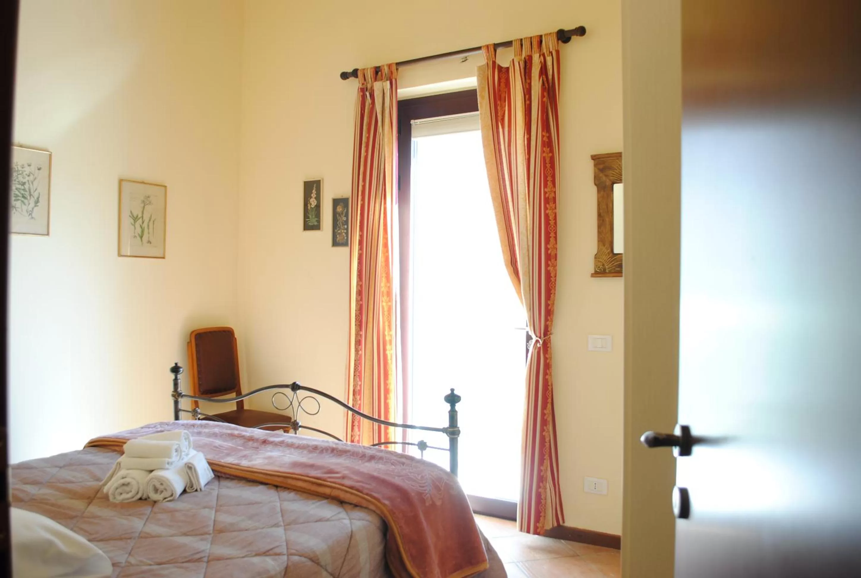 Photo of the whole room, Bed in AGRITURISMO MELOGRANO D'ORO