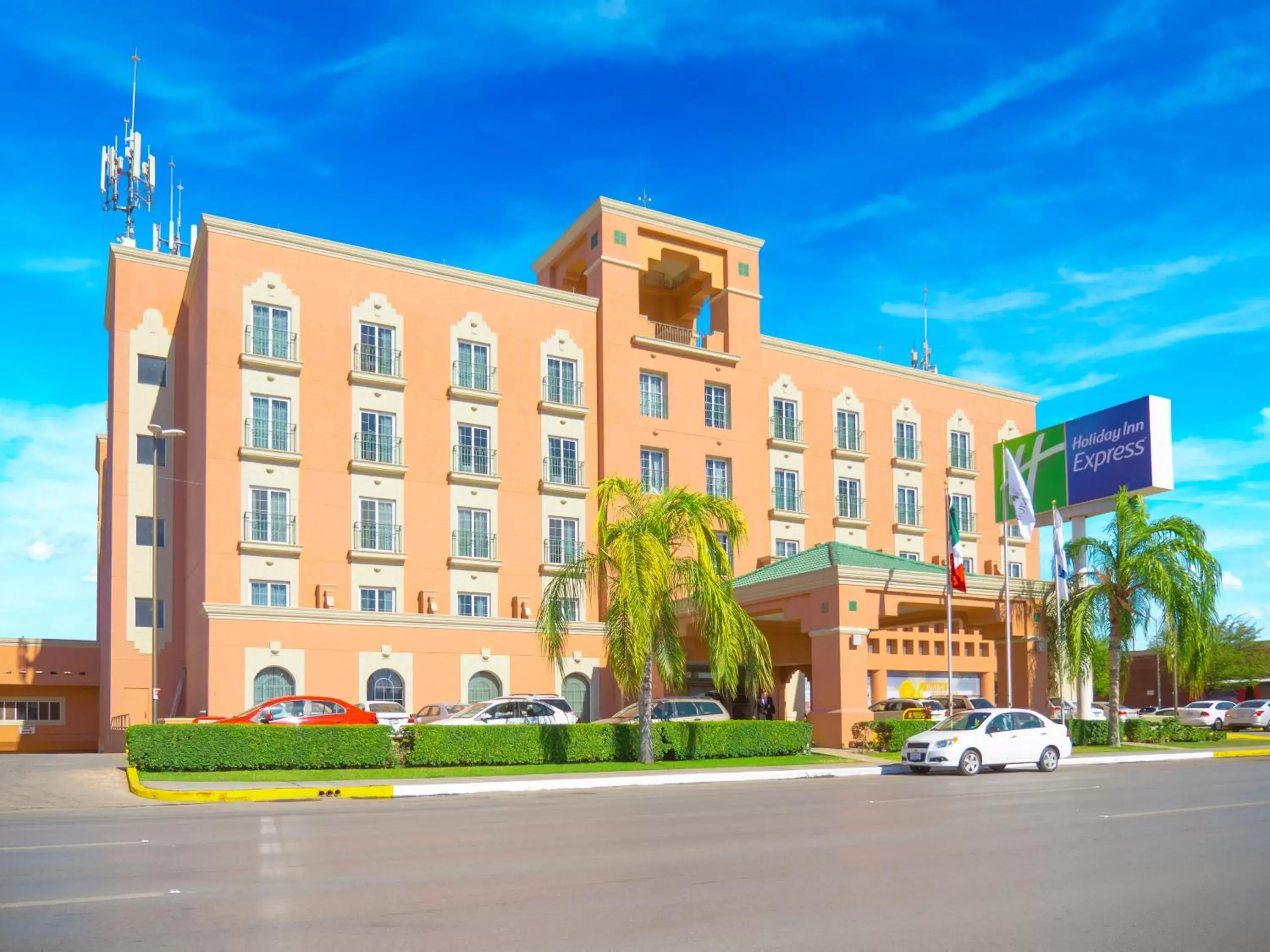 Property building in Holiday Inn Express Torreon by IHG Property building in Holiday Inn Express Torreon by IHG