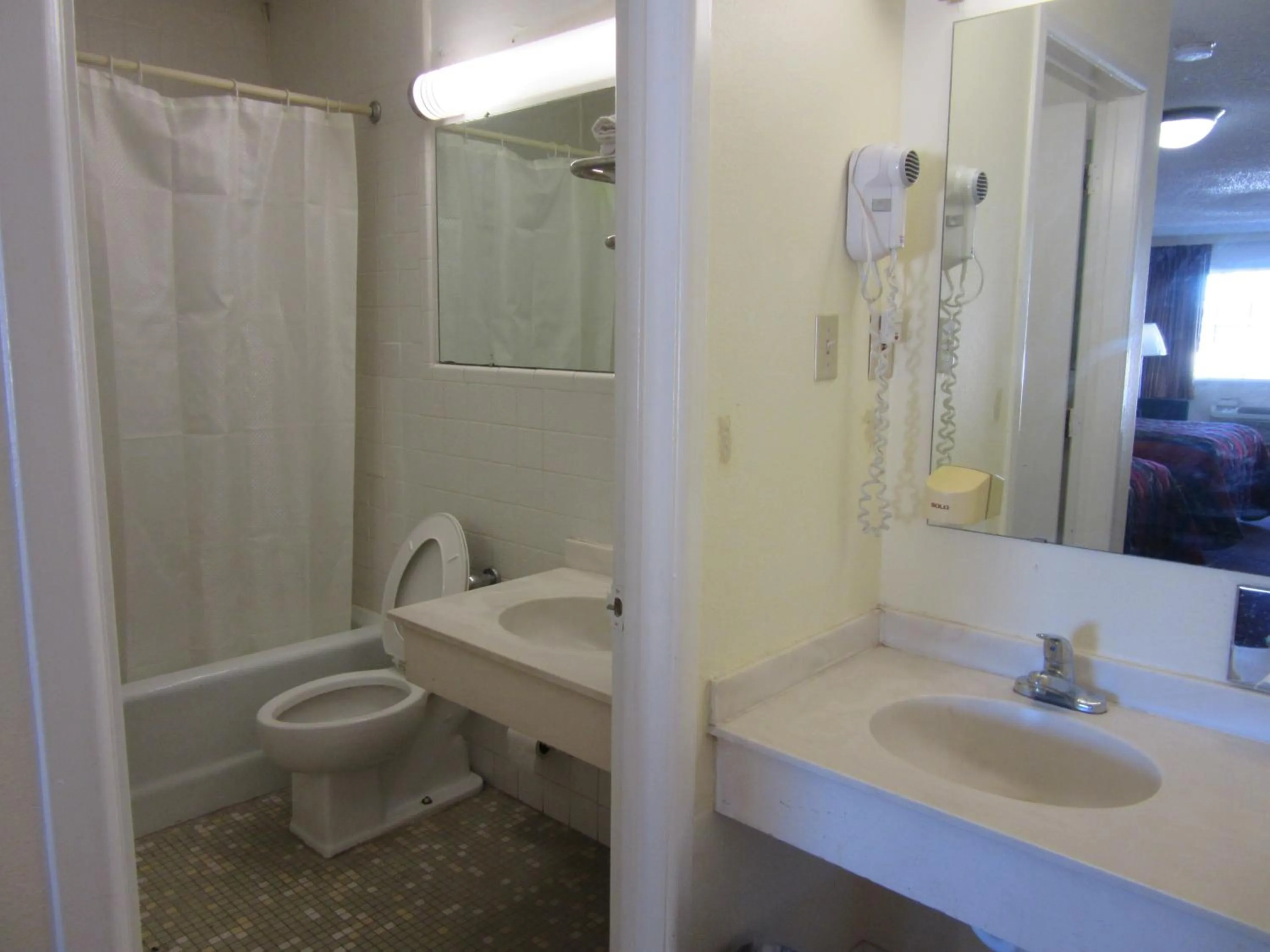 Bathroom in Royal Inn Abilene