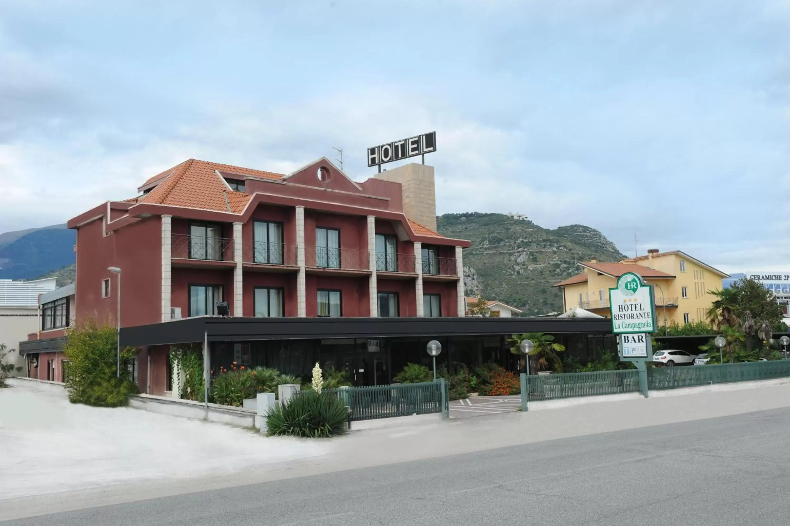 Facade/entrance, Property Building in Hotel Ristorante La Campagnola