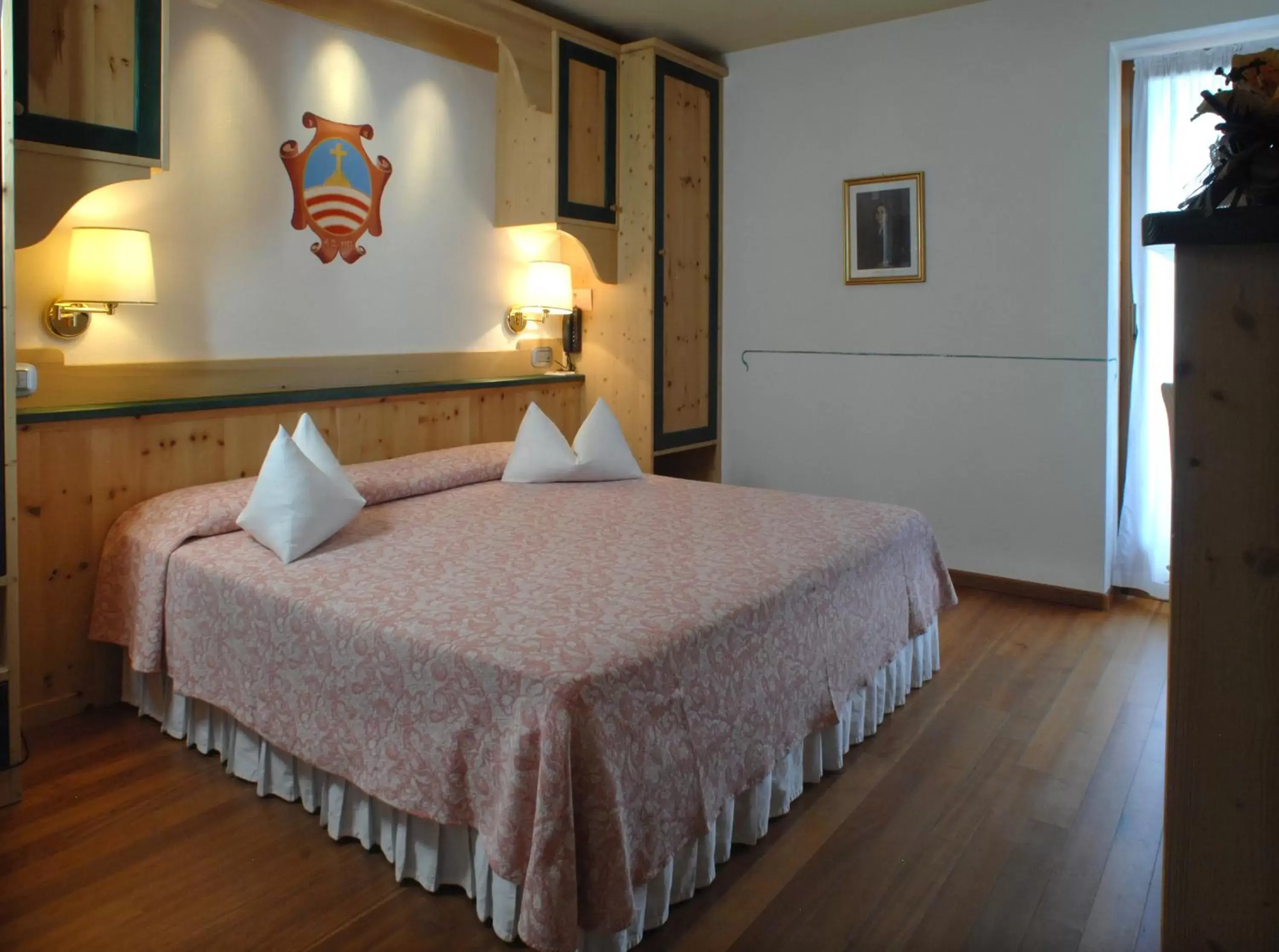 Bed in La Roccia Wellness Hotel