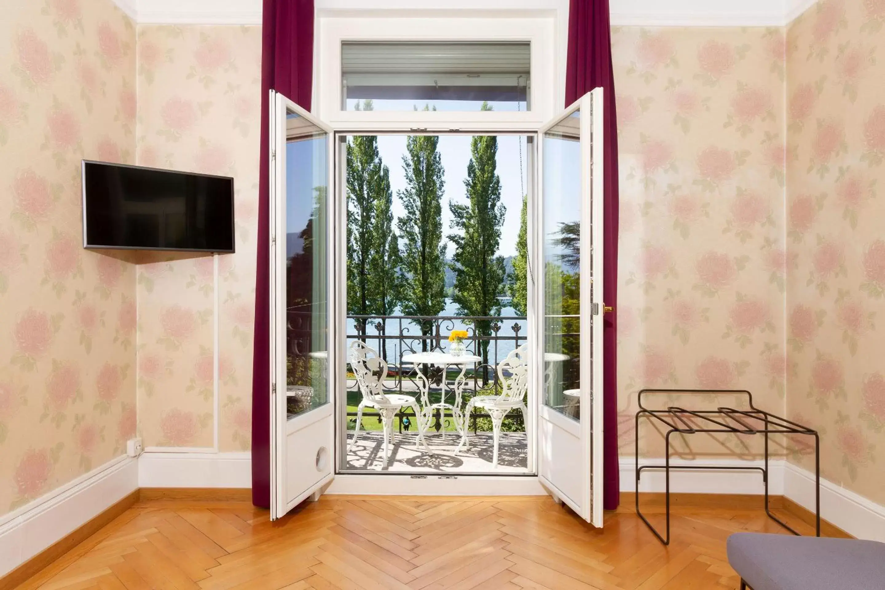 Balcony/Terrace, TV/Entertainment Center in Hotel Beau Séjour Lucerne