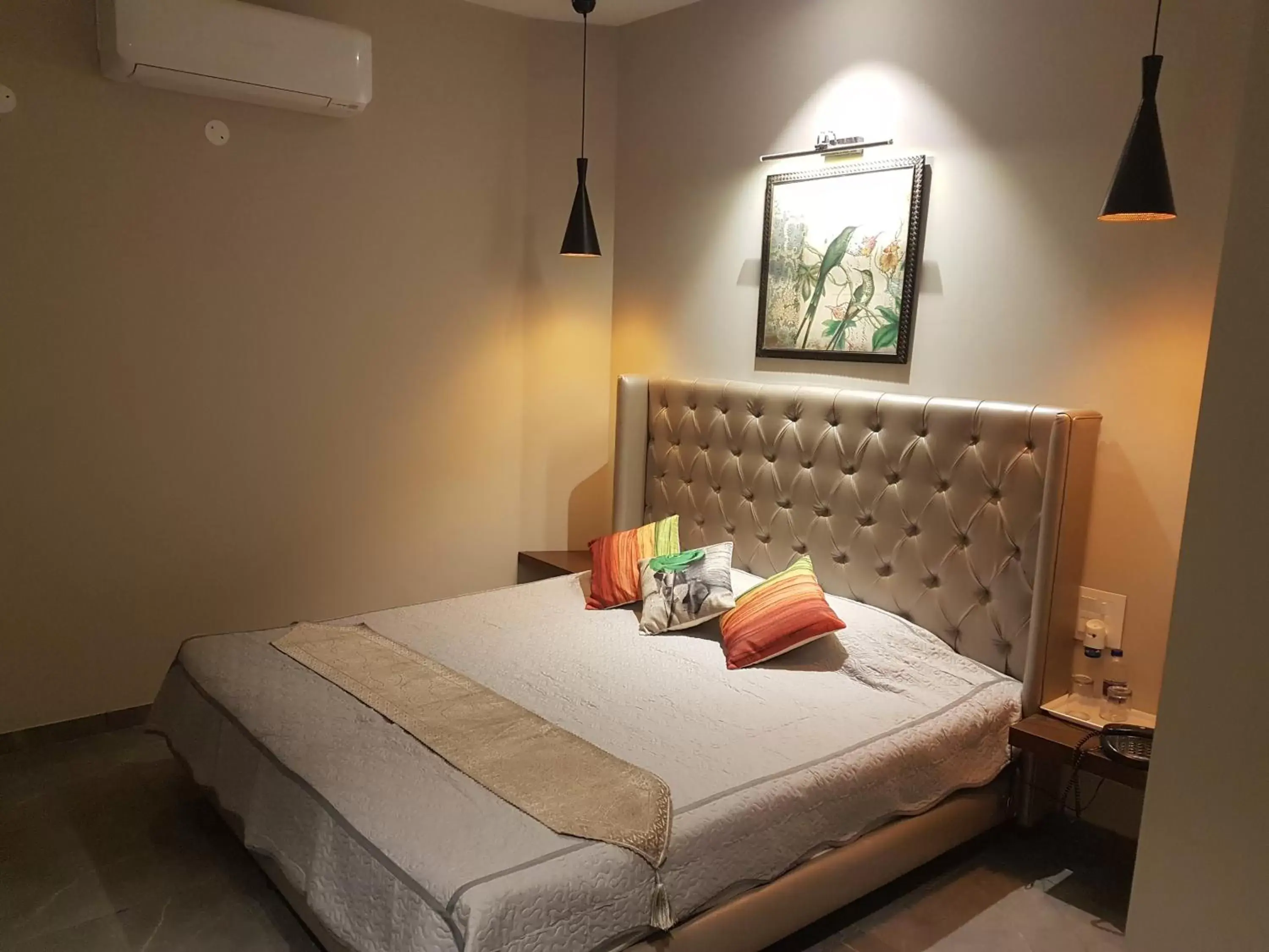 Bed in Hotel Kasauli Regency Stags Not Allowed