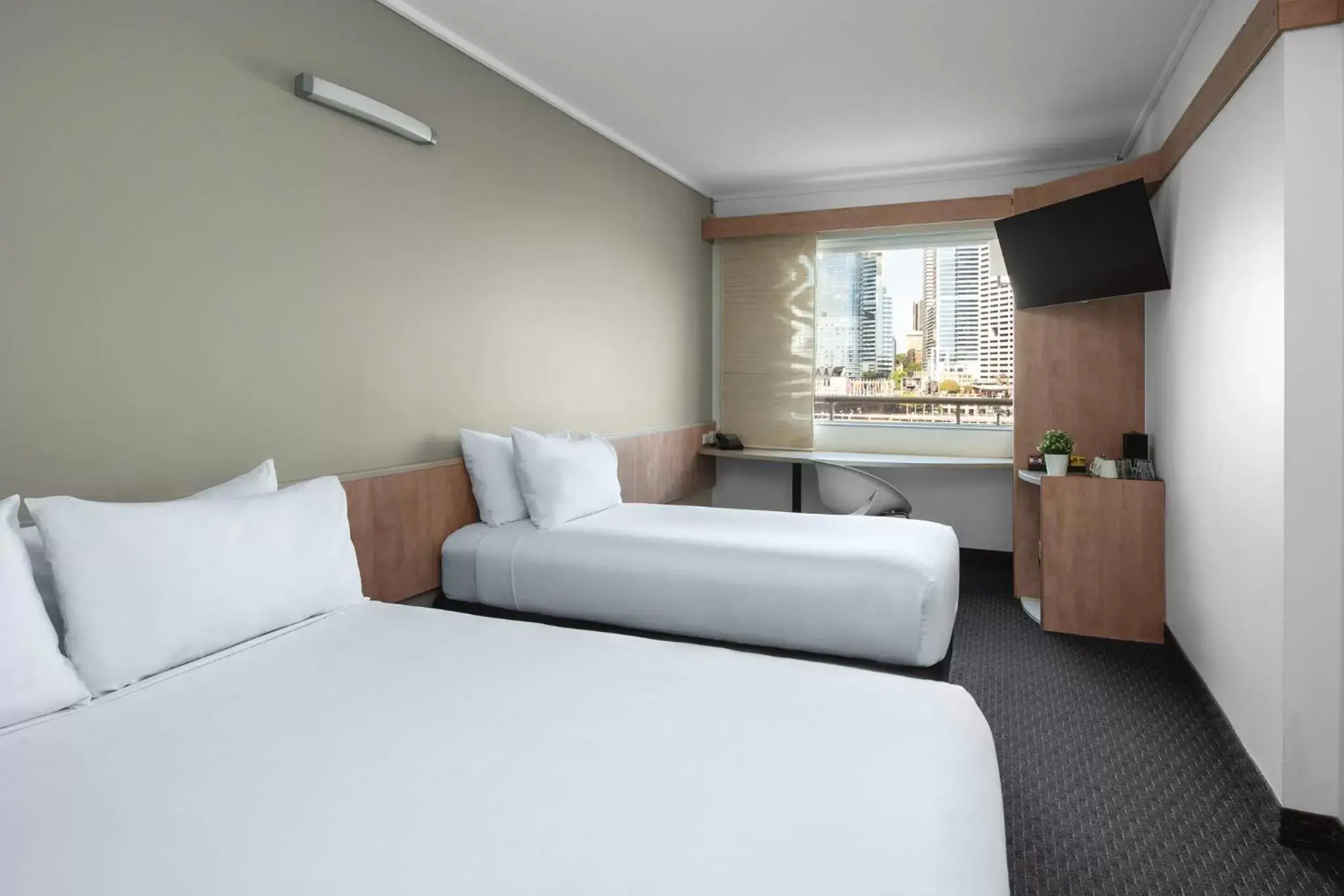 Bed in ibis Sydney Darling Harbour