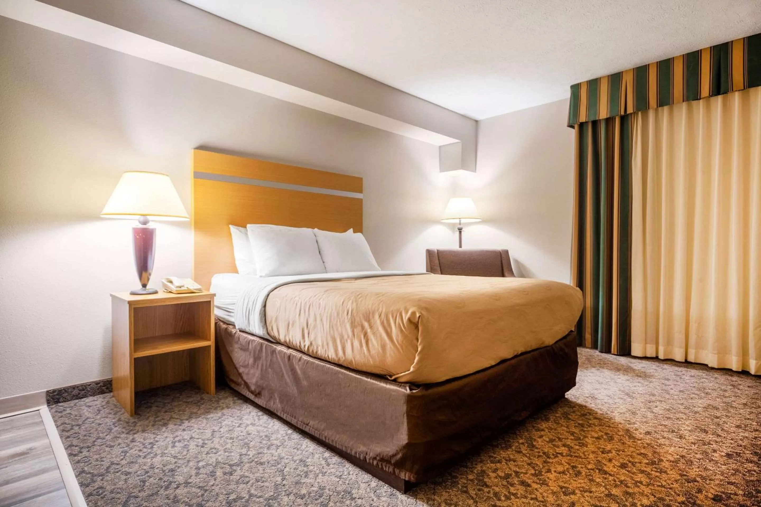 Bedroom, Bed in Suburban Studios I-80 Grand Island