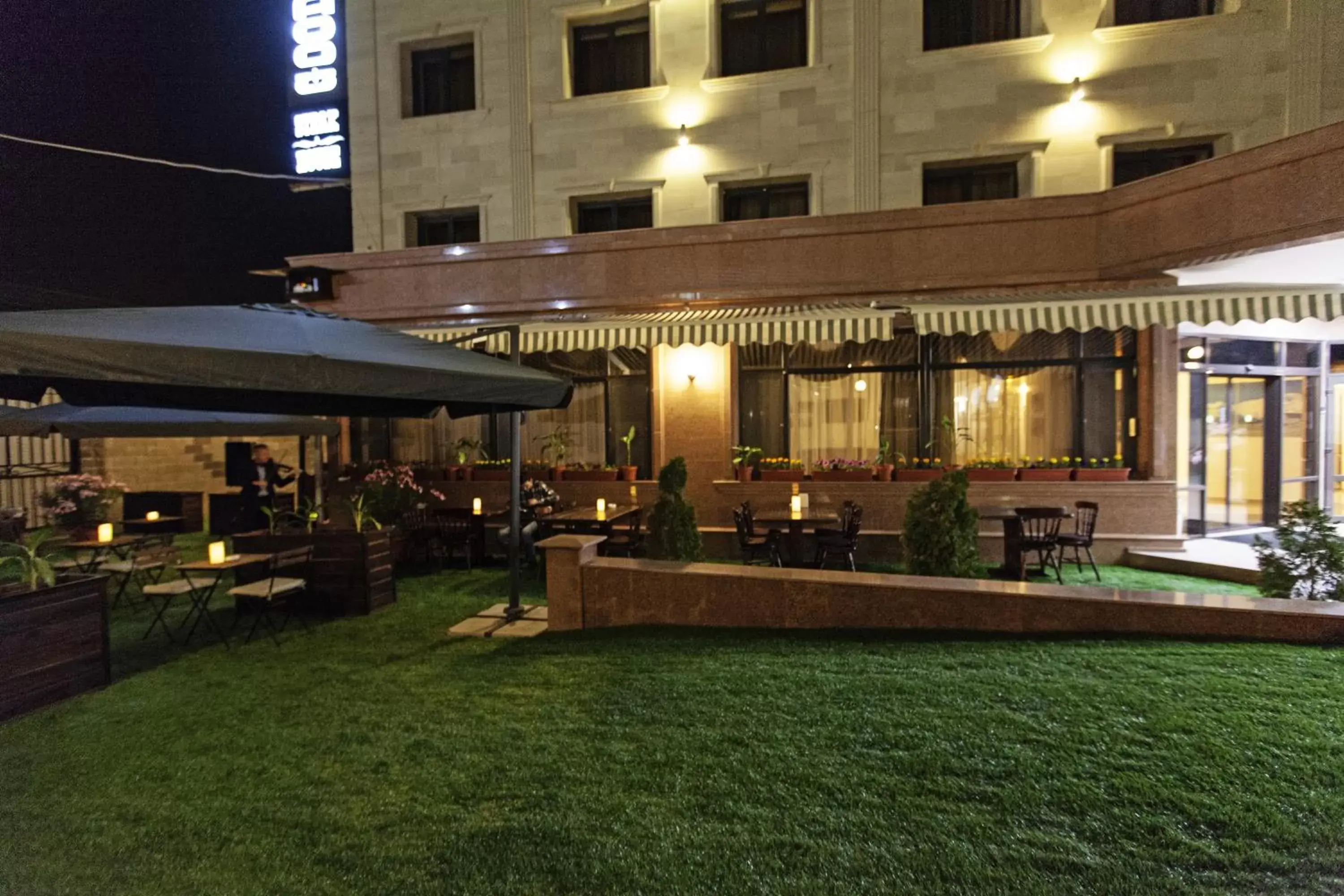 Facade/entrance in Alma Facade/entrance in Alma