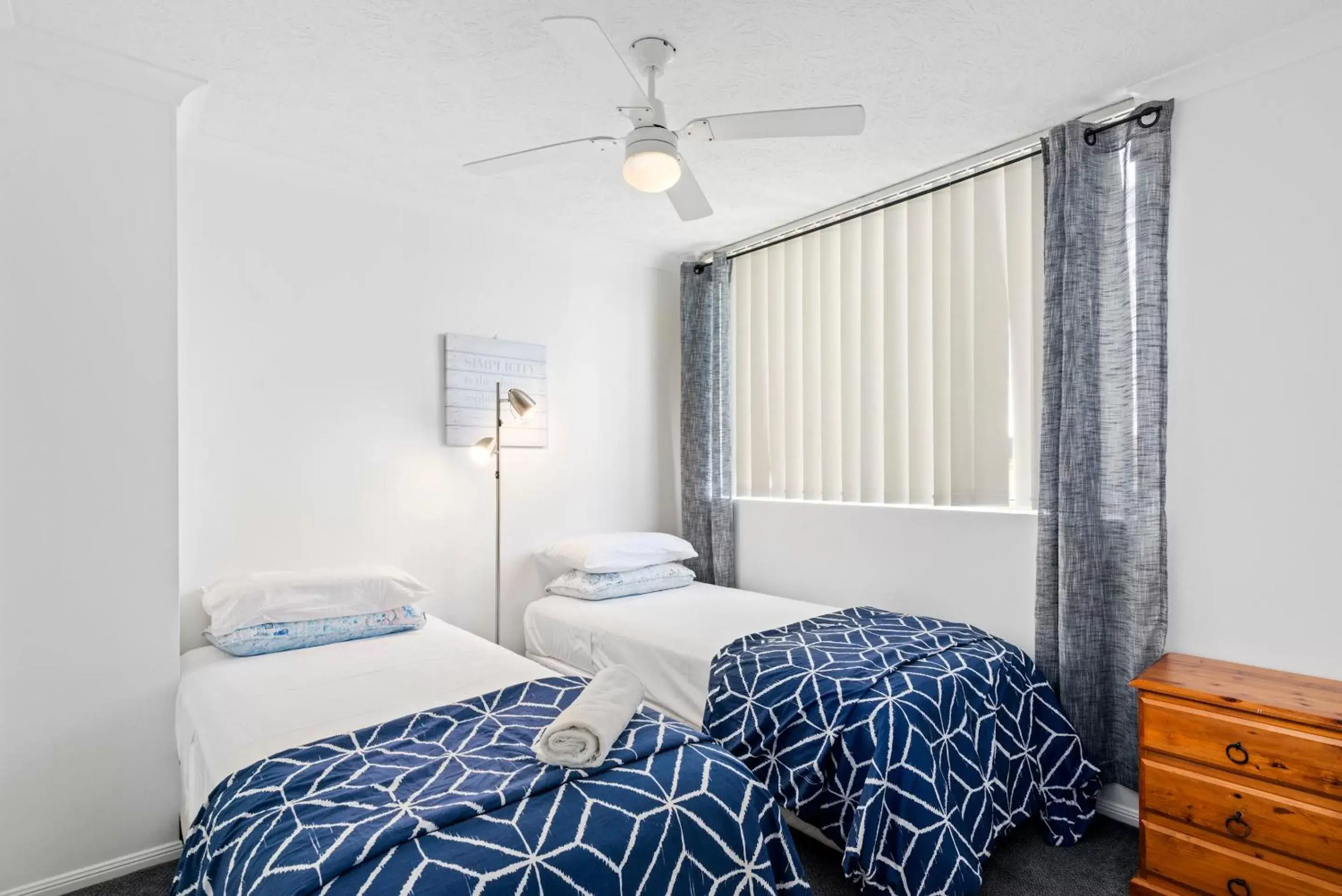 Bedroom, Bed in Little Cove Currumbin