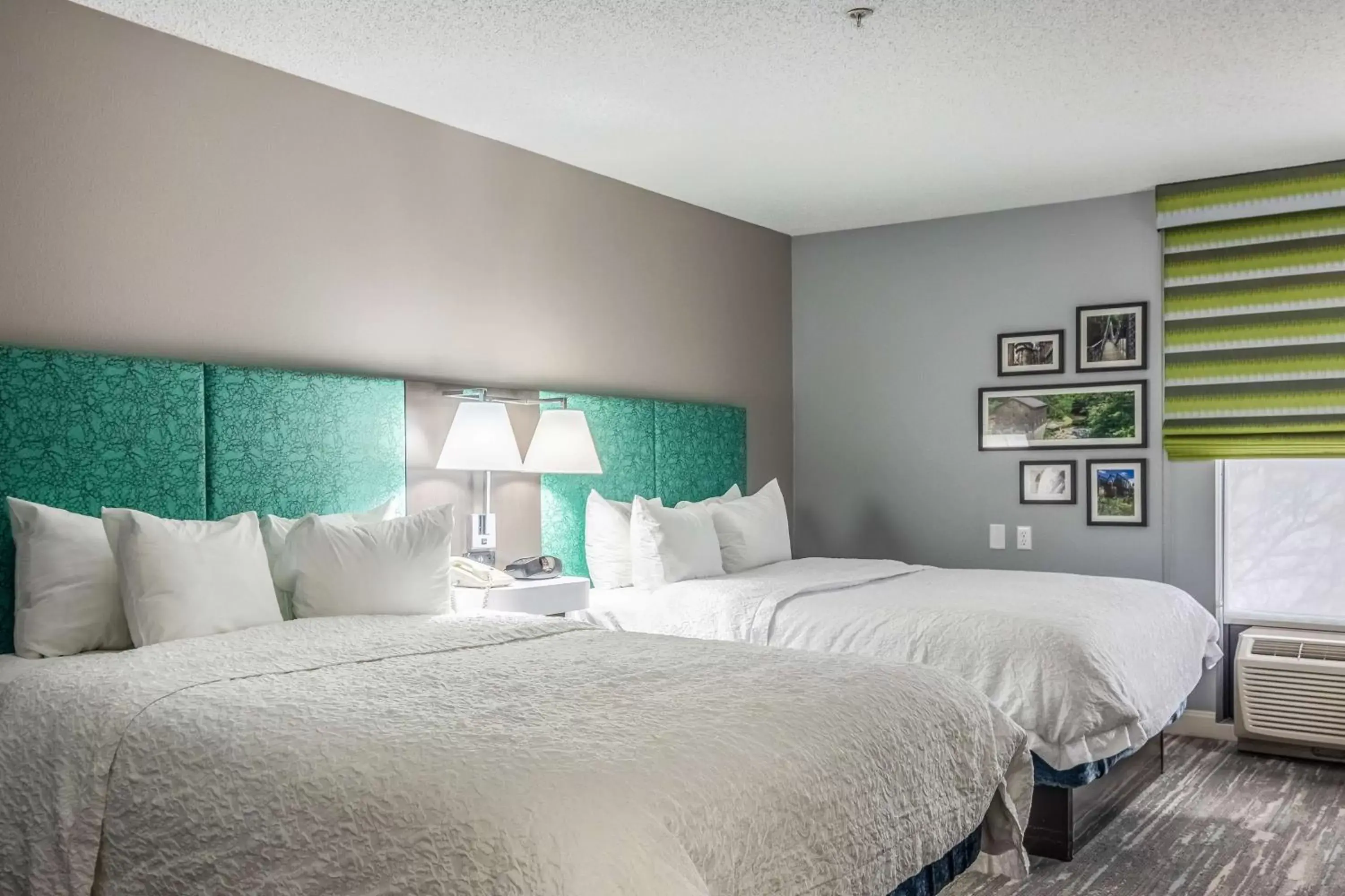 Bed in Hampton Inn Youngstown-North Bed in Hampton Inn Youngstown-North