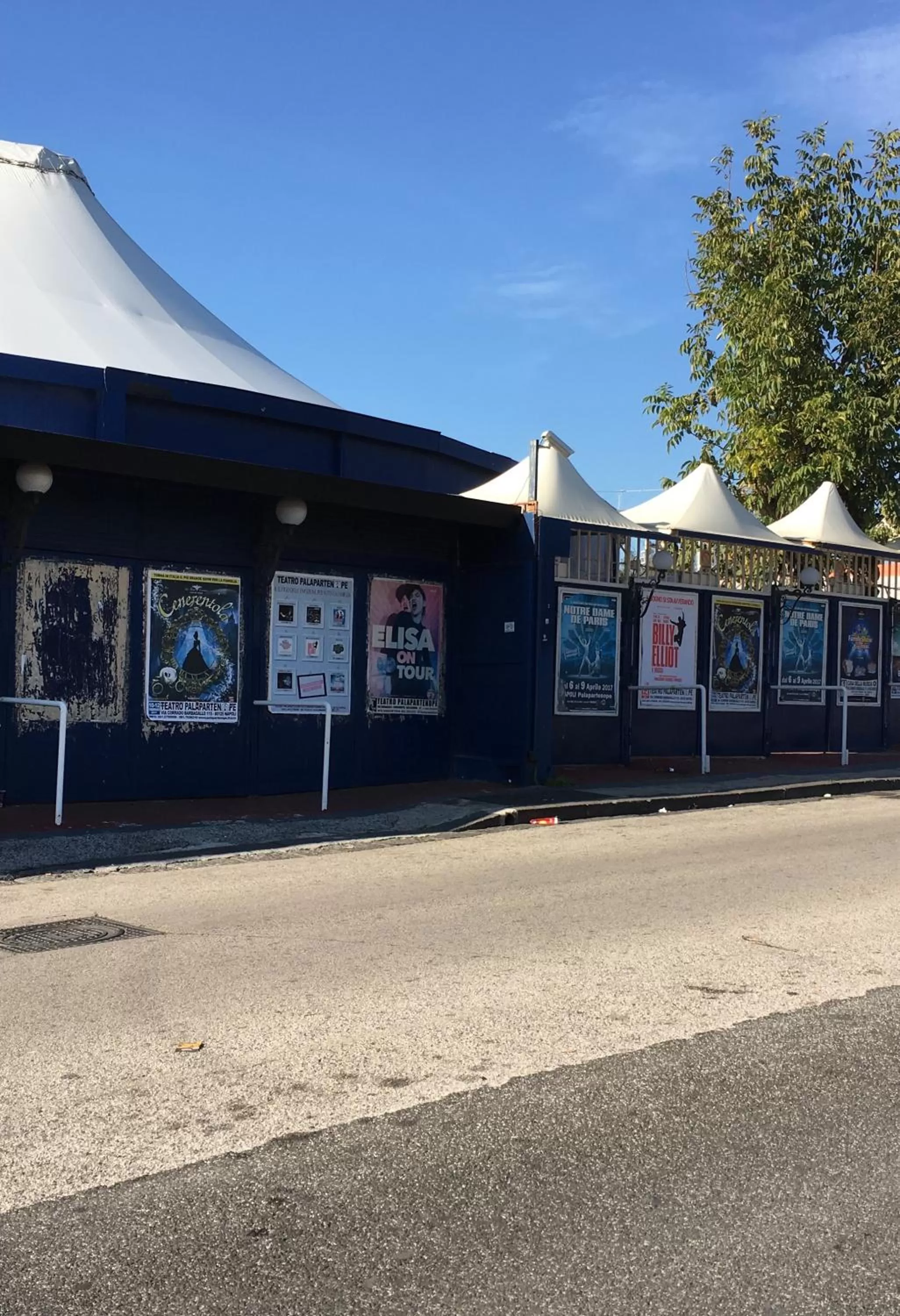 Property building in Hotel Kennedy