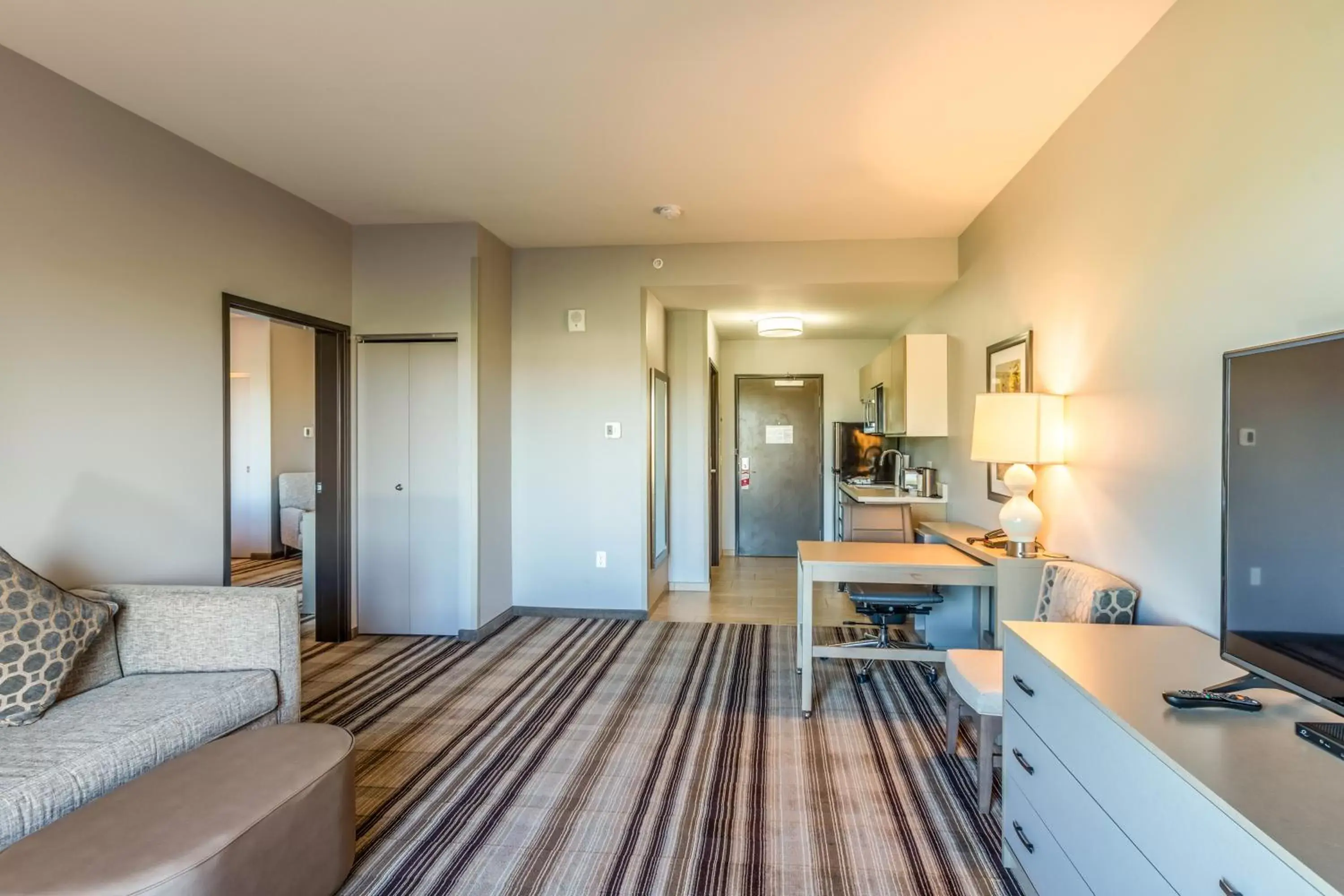 Living room, Seating Area in Hawthorn Suites by Wyndham Loveland