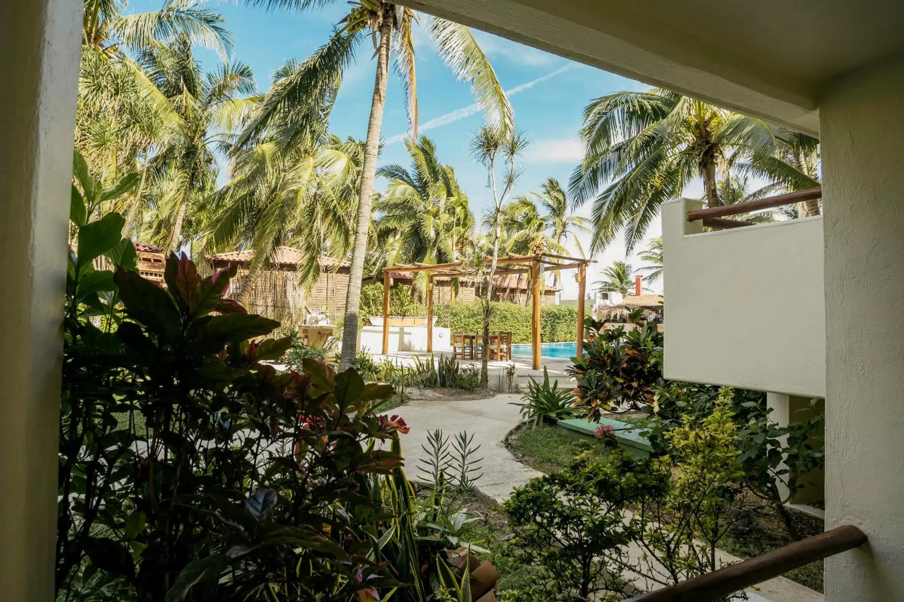 Garden View Room - King Bed in Petit Lafitte Beach Front Hotel & Bungalows