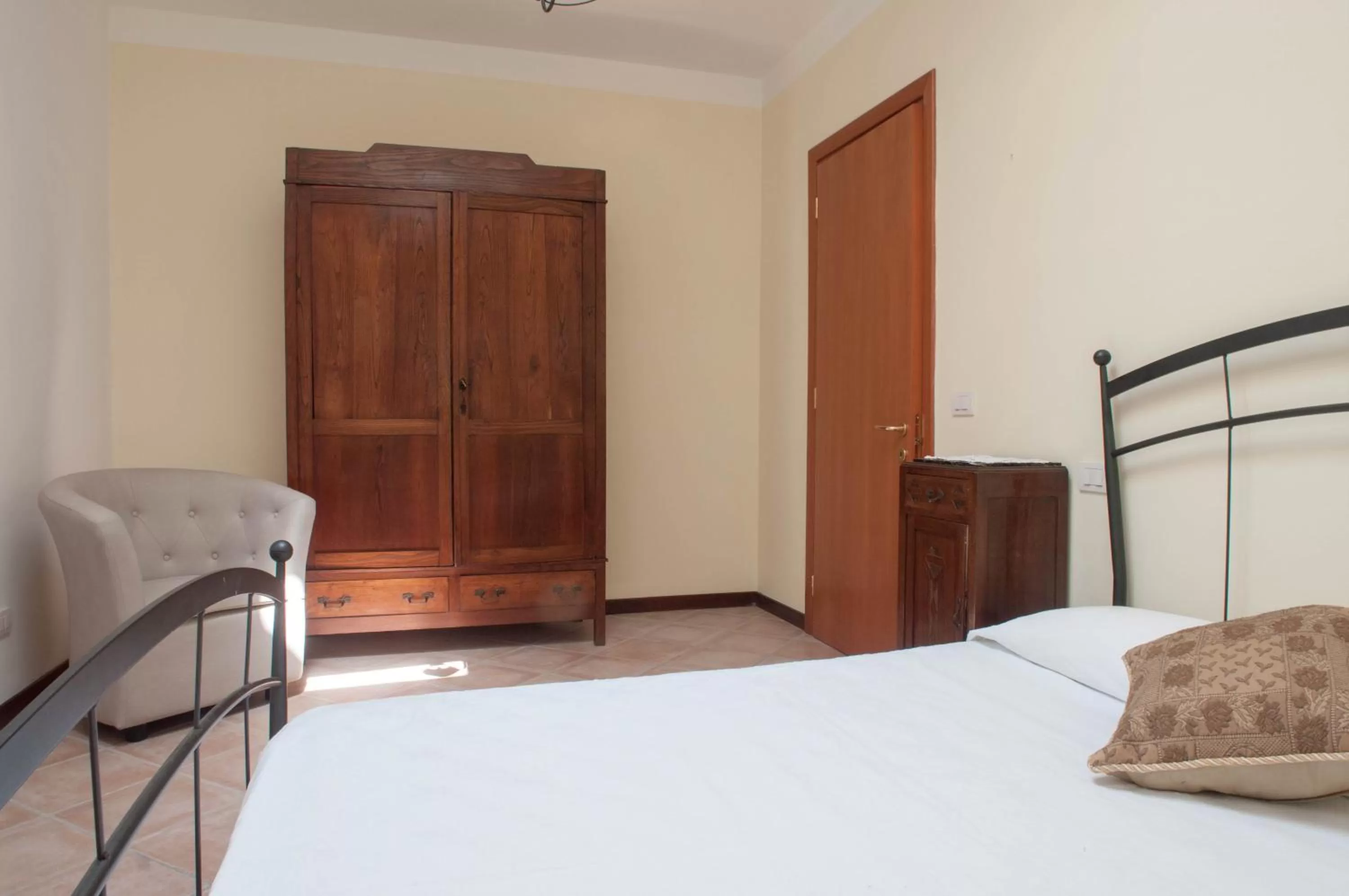 Bedroom, Bed in CASALE LA FATA -tipico toscano immerso nelle colline tra Lucca e Versilia, 6 appartamenti indipendenti