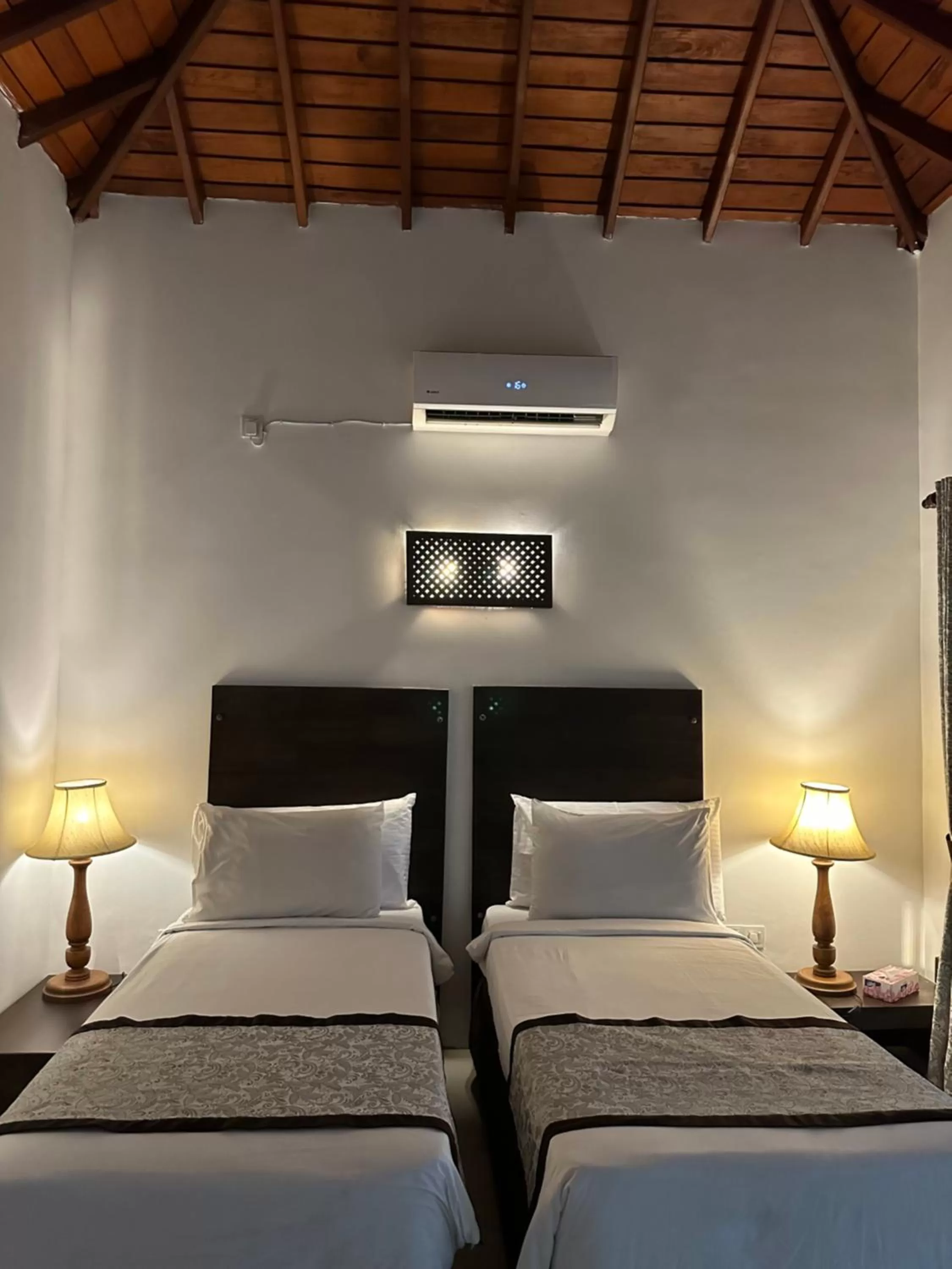 Photo of the whole room, Bed in Amaluna Resorts