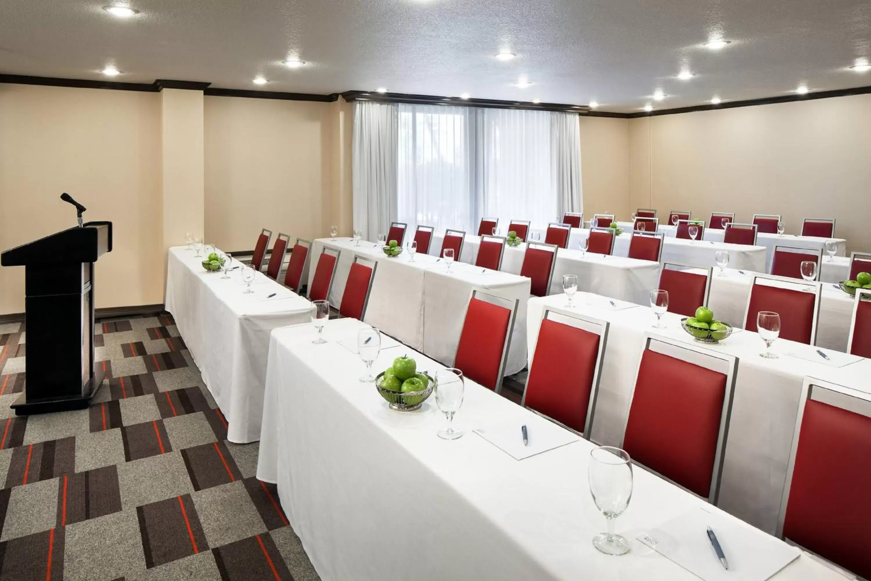 Meeting/conference room in Four Points by Sheraton San Jose Airport