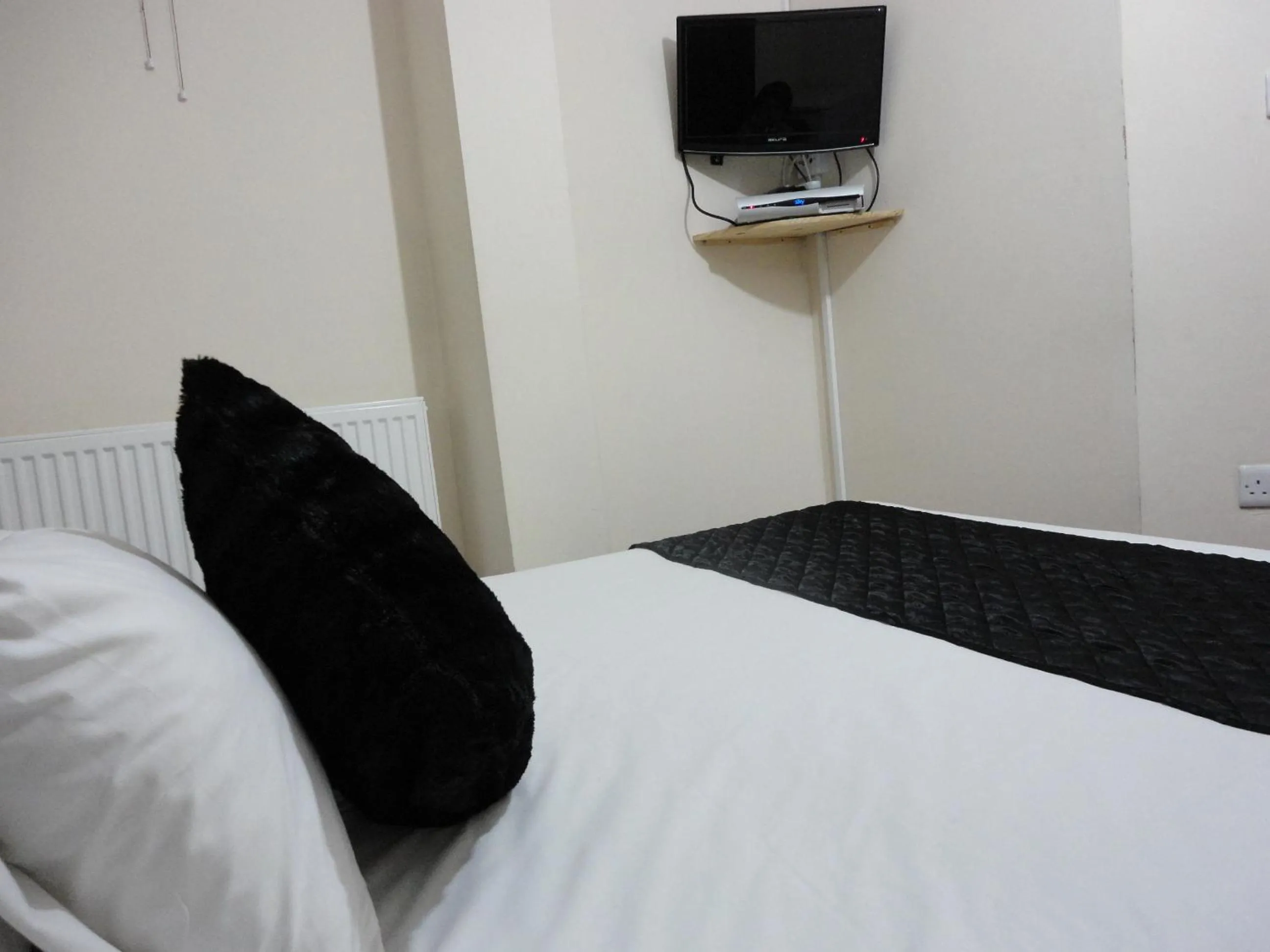 Bed in City View Hotel - Roman Road Market