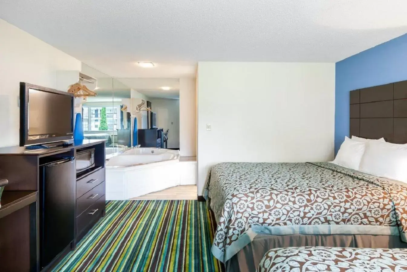 Superior Queen Room with Two Queen Beds - Front View/Non-Smokingn in Days Inn by Wyndham Lincoln Superior Queen Room with Two Queen Beds - Front View/Non-Smokingn in Days Inn by Wyndham Lincoln