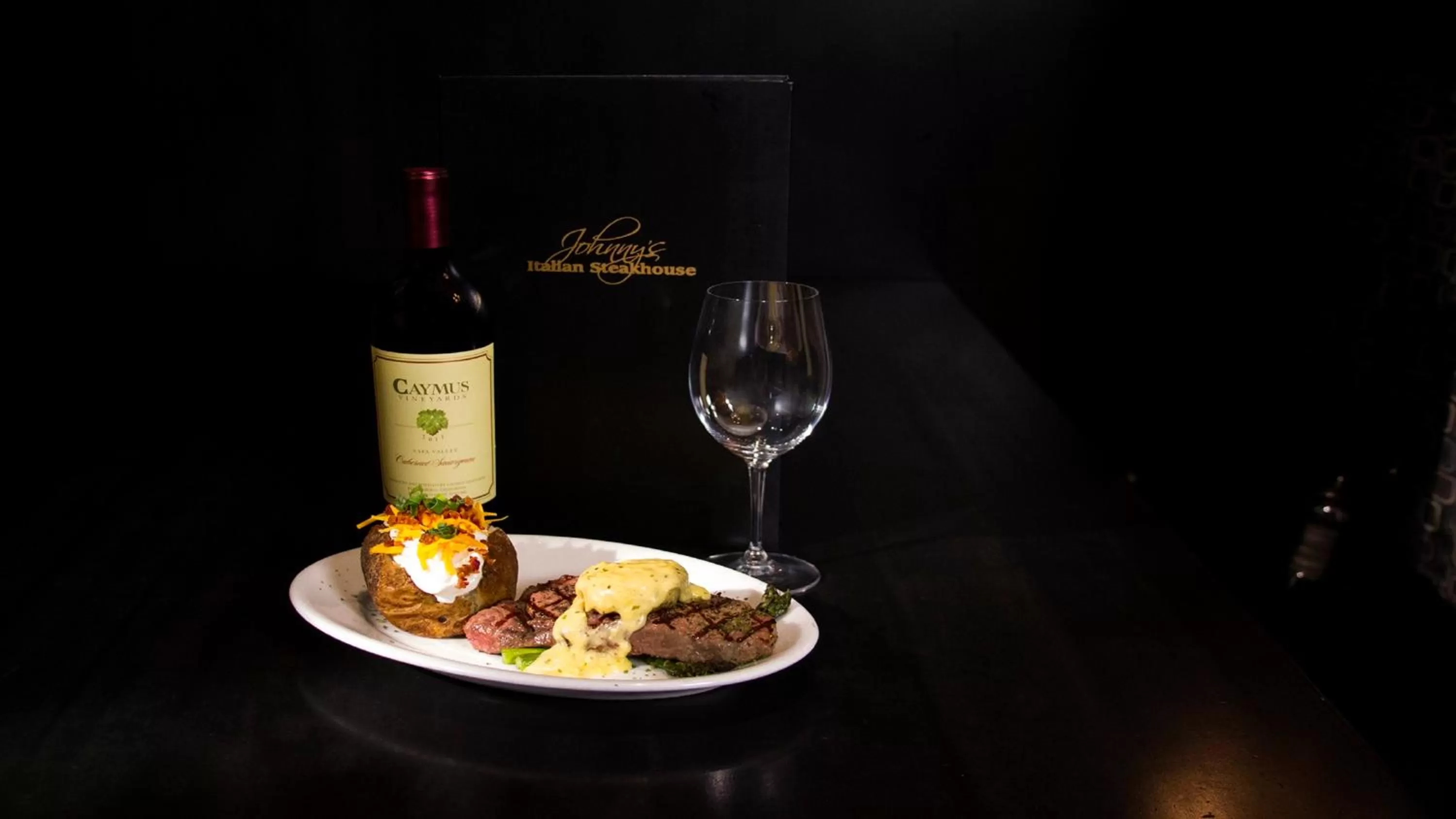 Lounge or bar in Holiday Inn Cincinnati North West Chester by IHG