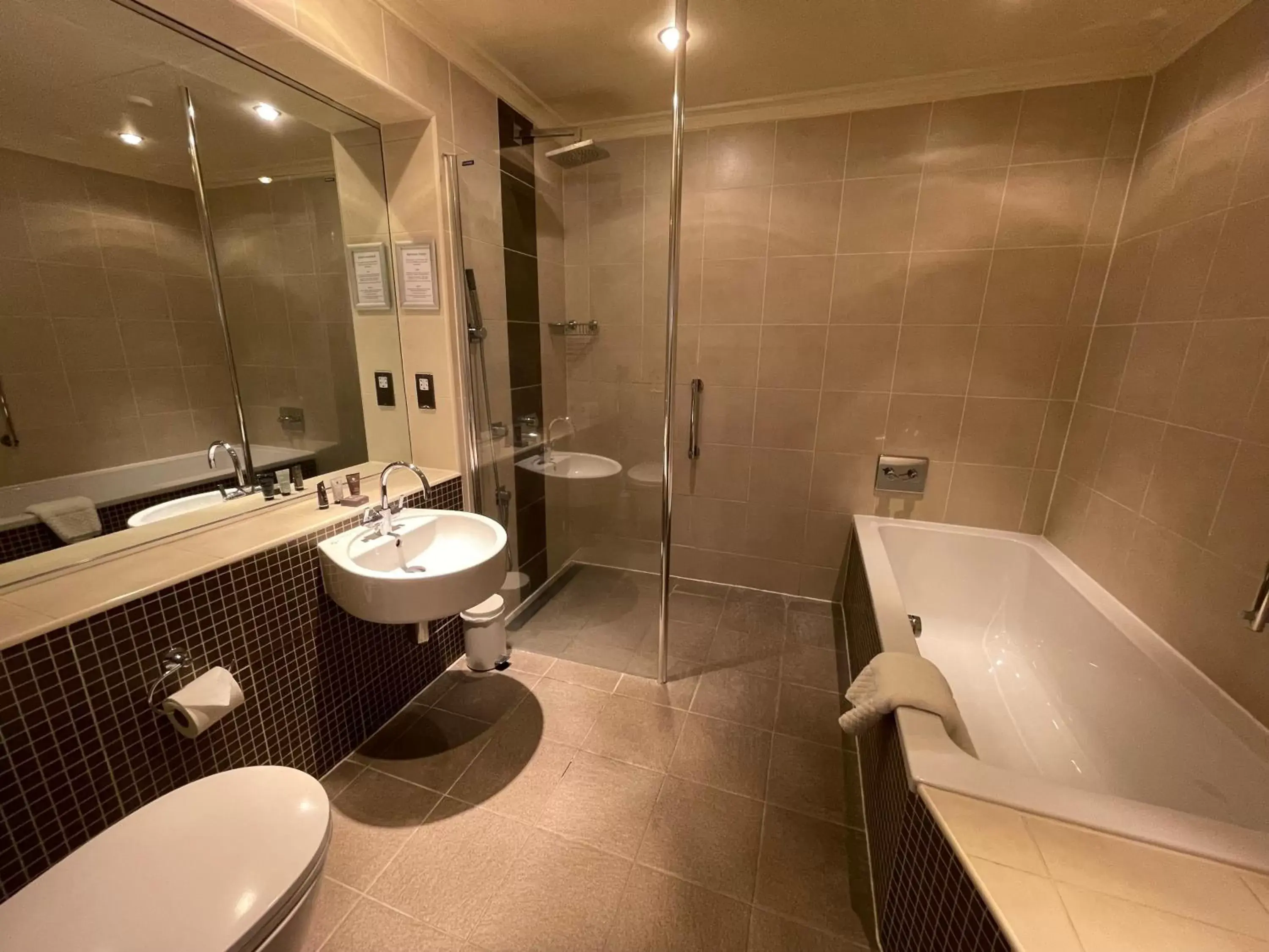 Shower, Bathroom in Park Farm Hotel